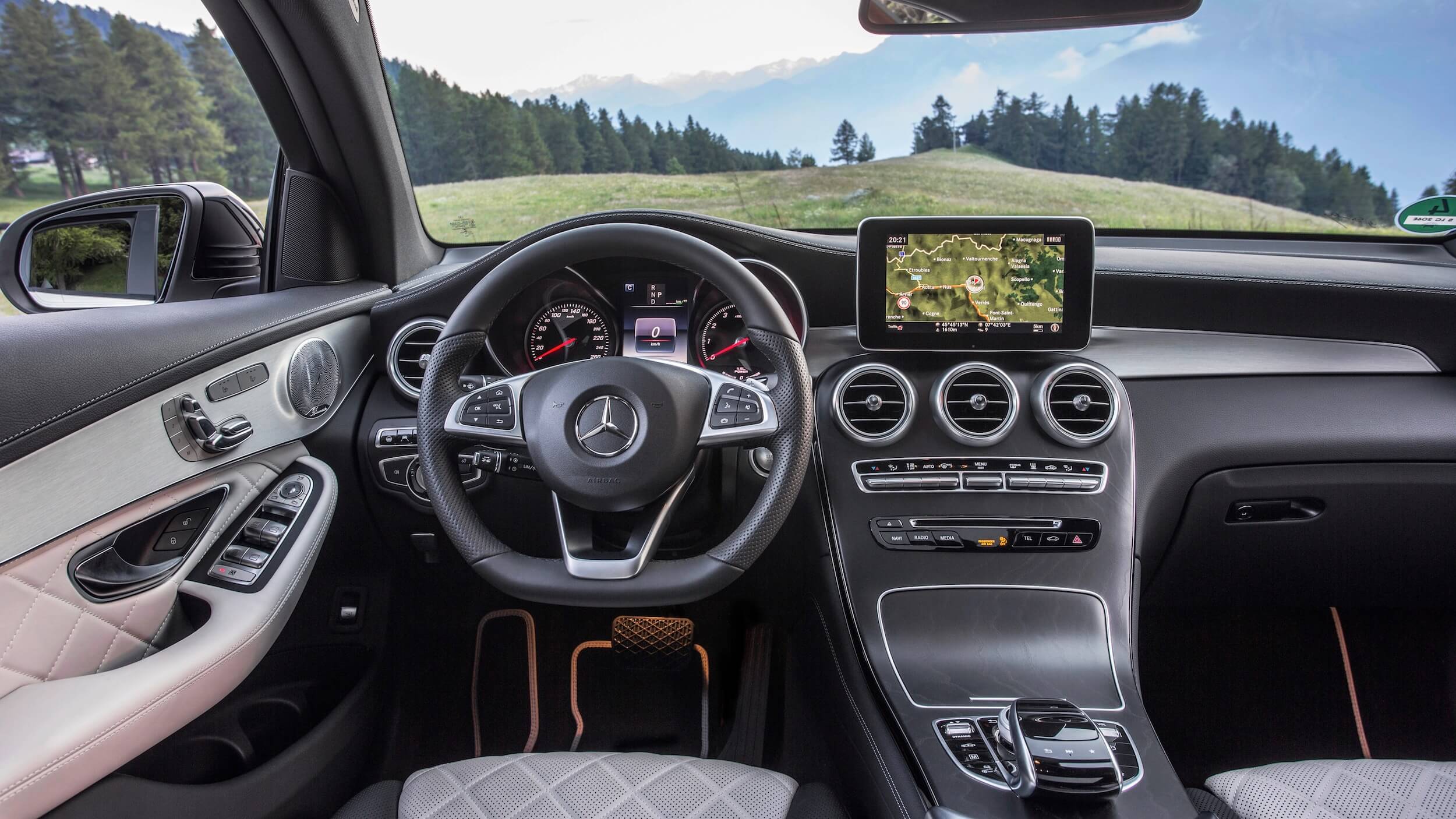 Mercedes GLC dashboard