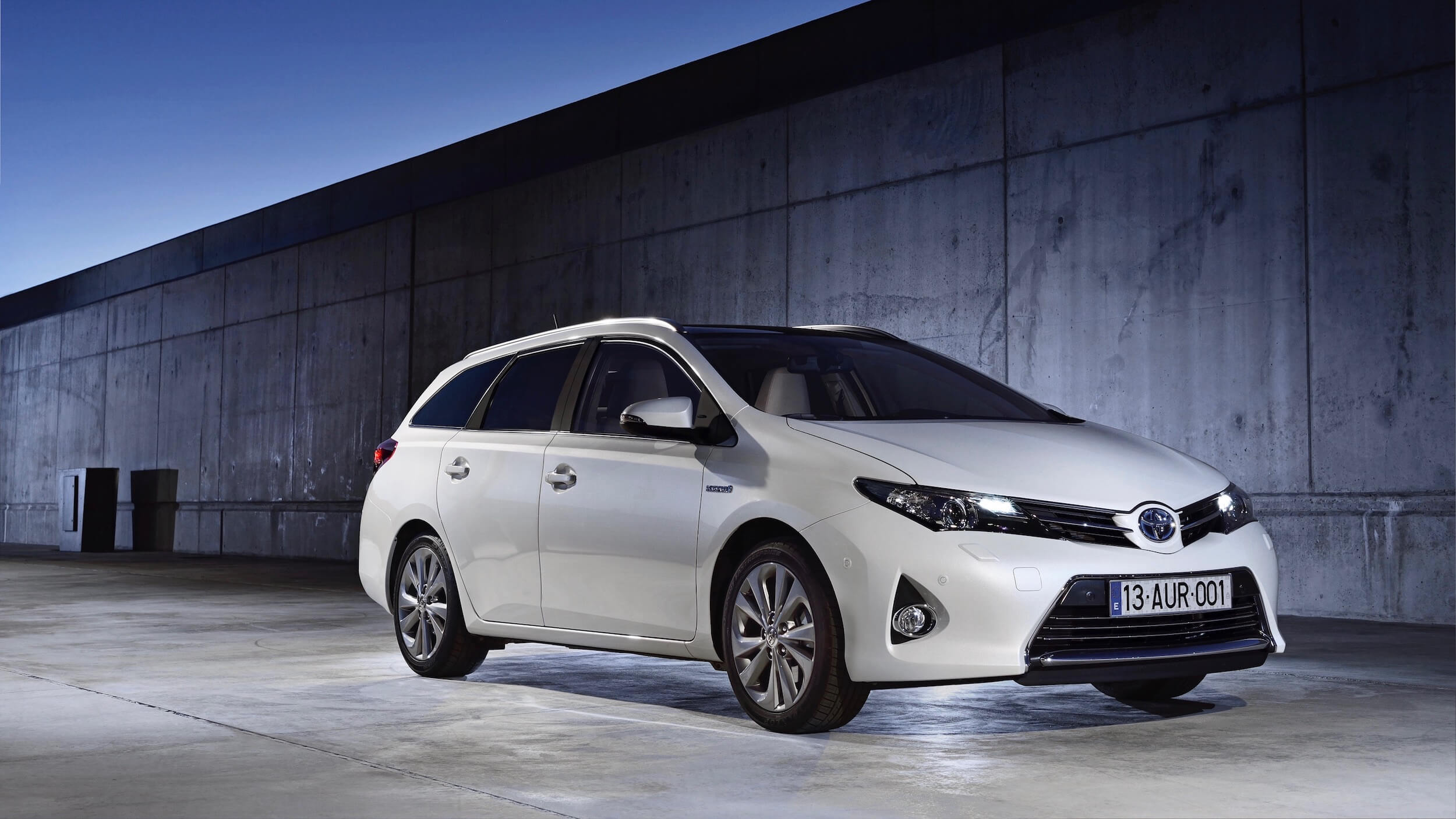 White Toyota Auris