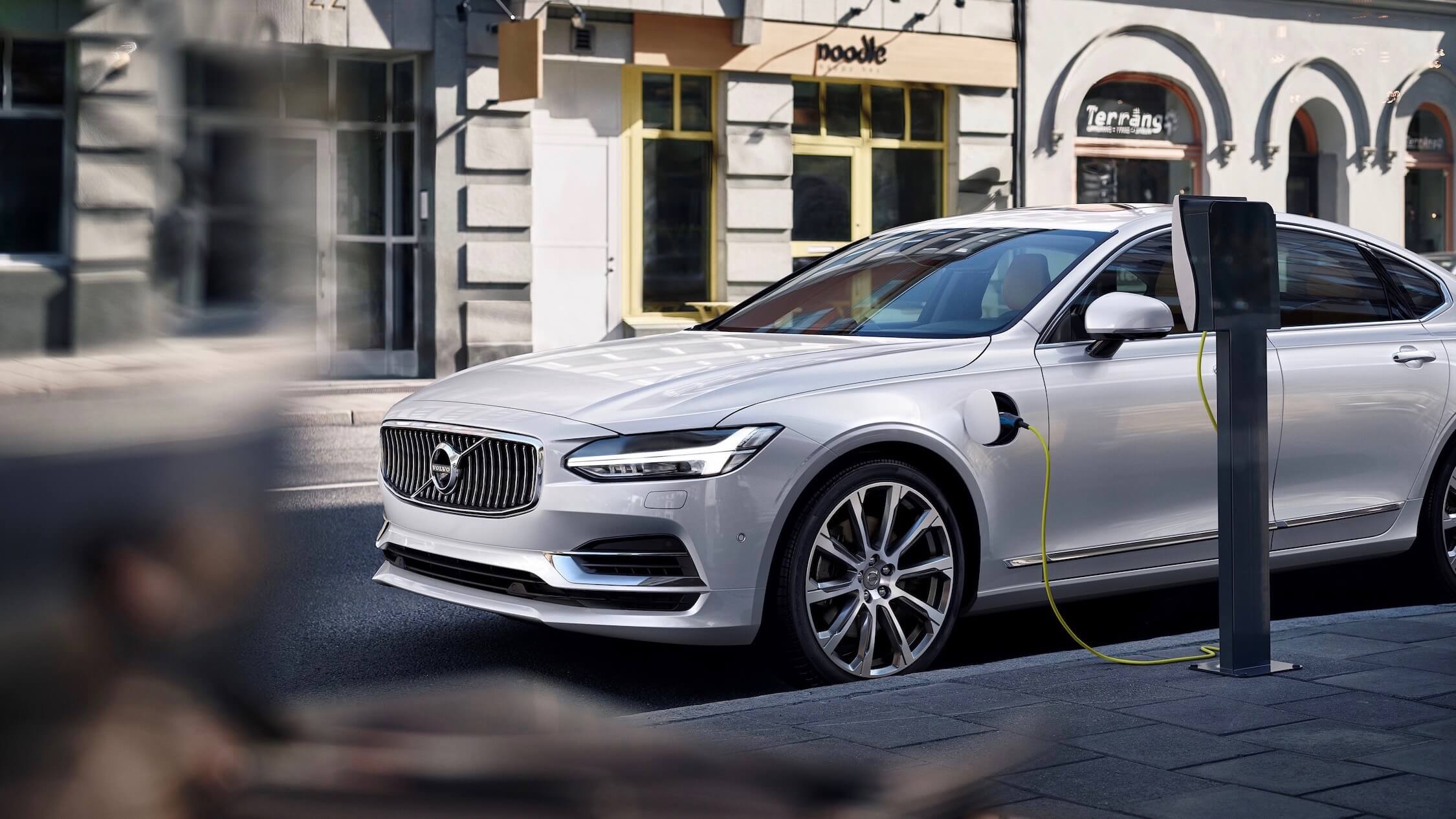 Volvo-S90-T8-opladen