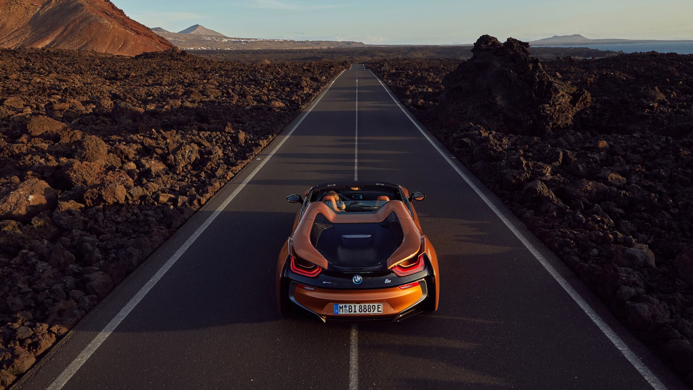 BMW i8 roadster achterkant