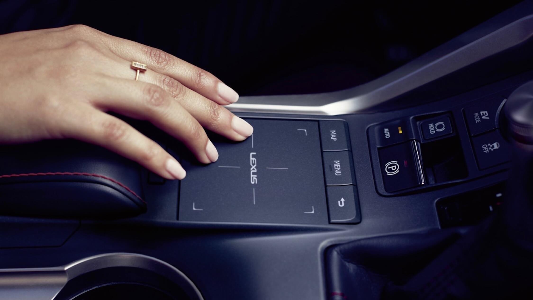 Lexus NX 300h touchpad