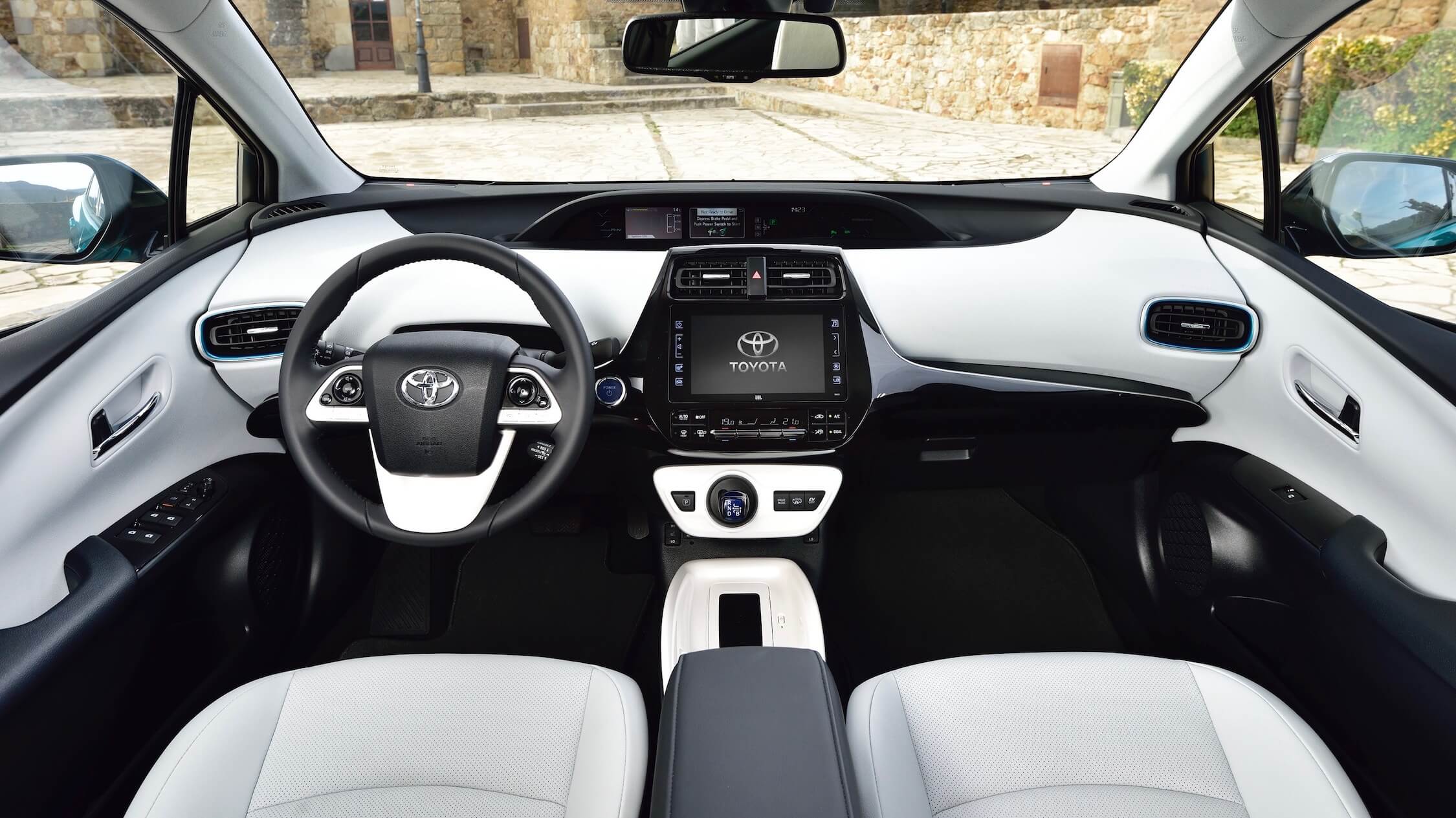 Toyota Prius PHV interieur