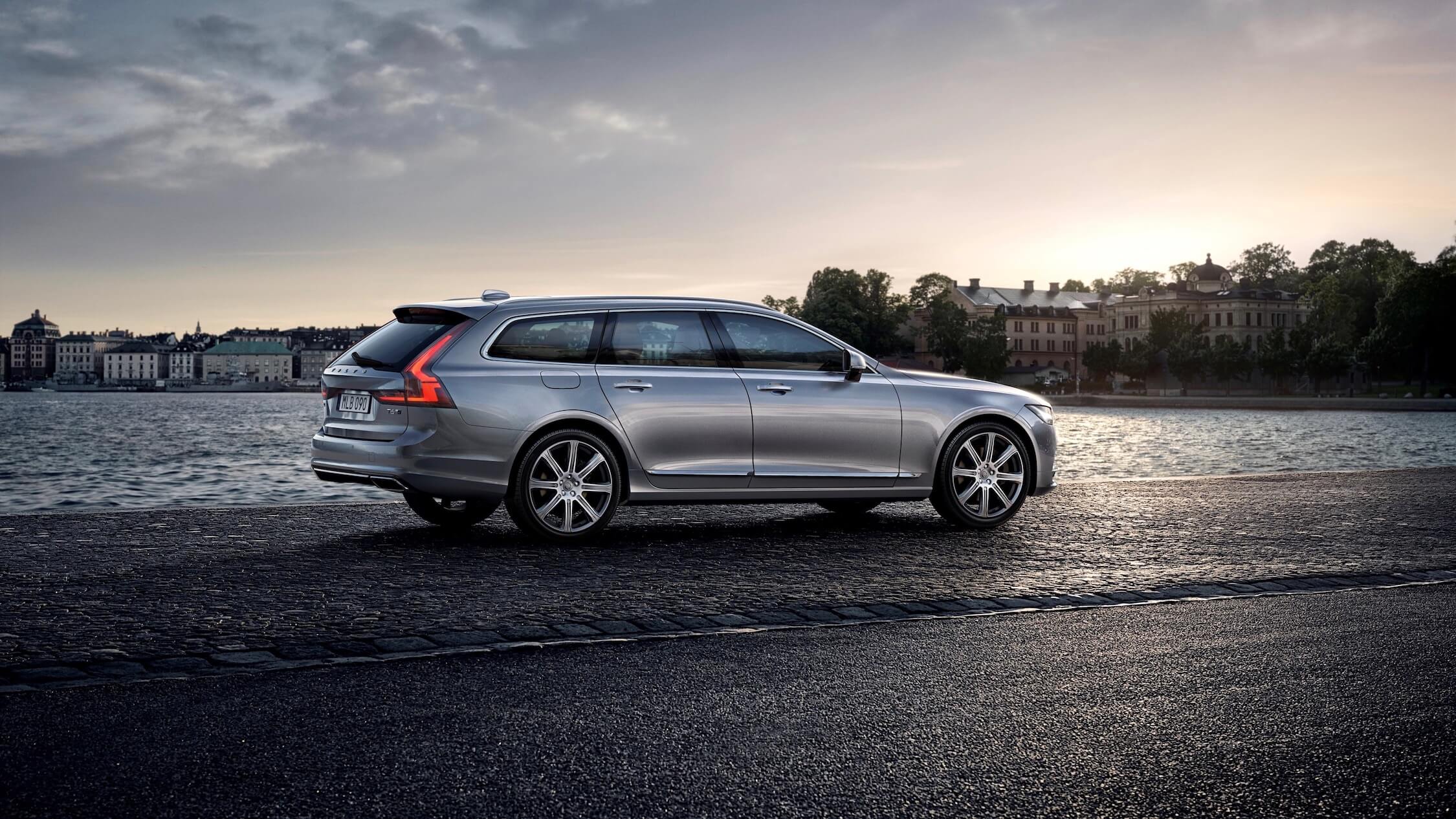 Volvo V90 T8 twin engine