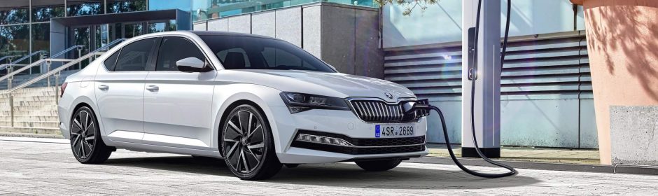 Skoda Superb iV hybride opladen