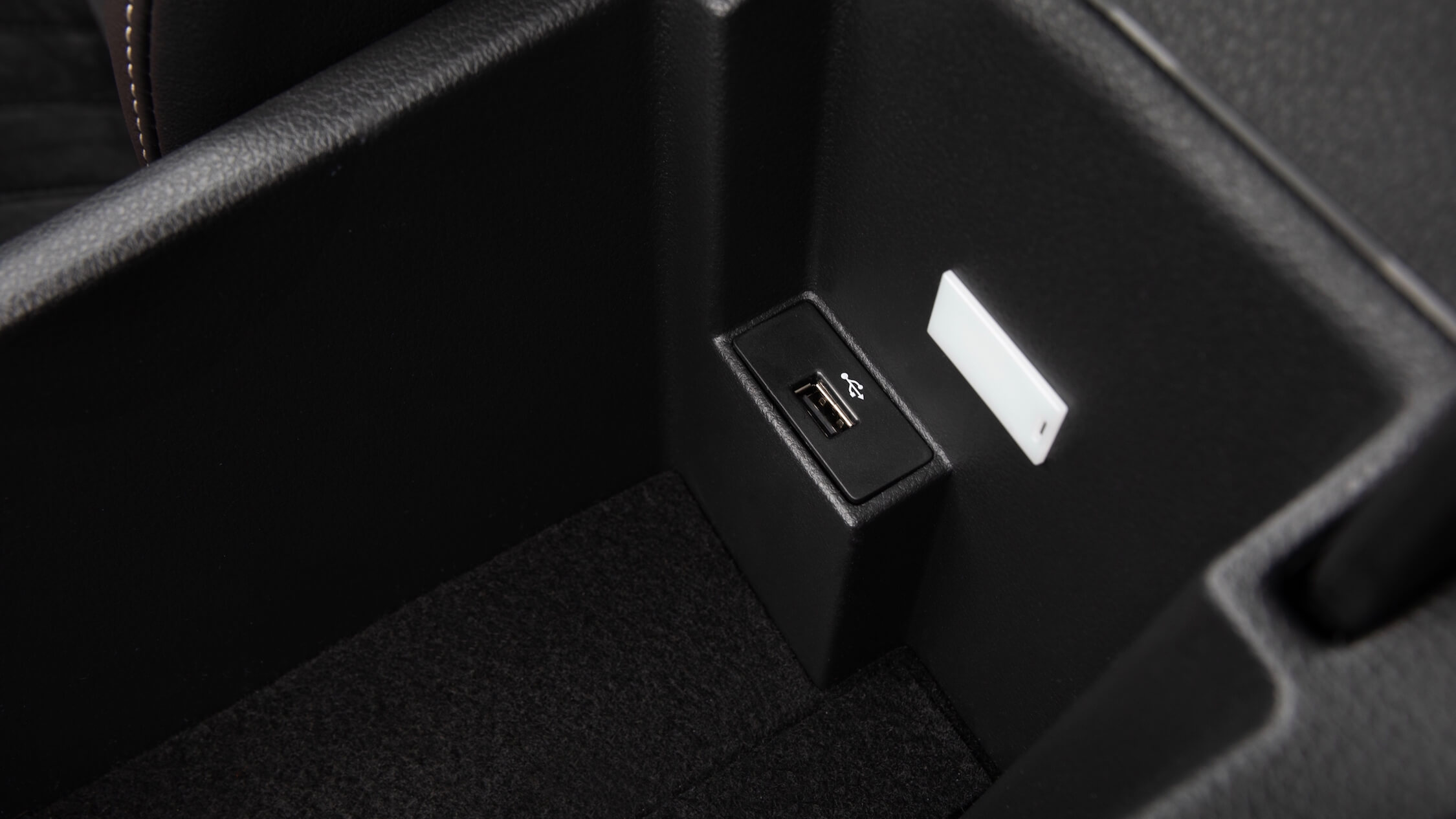 plug-in hybride Skoda Superb USB connector