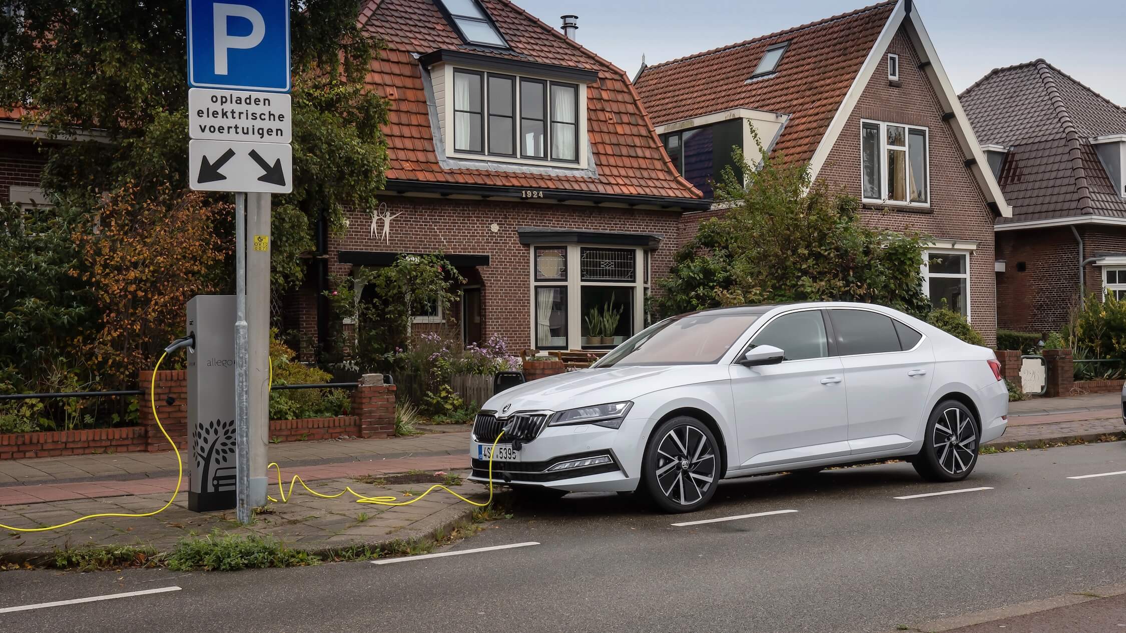 plug-in hybride Skoda Superb met laadkabel