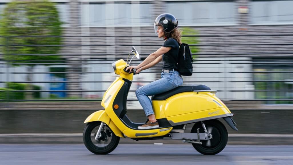 Women on Kumpan electric scooter