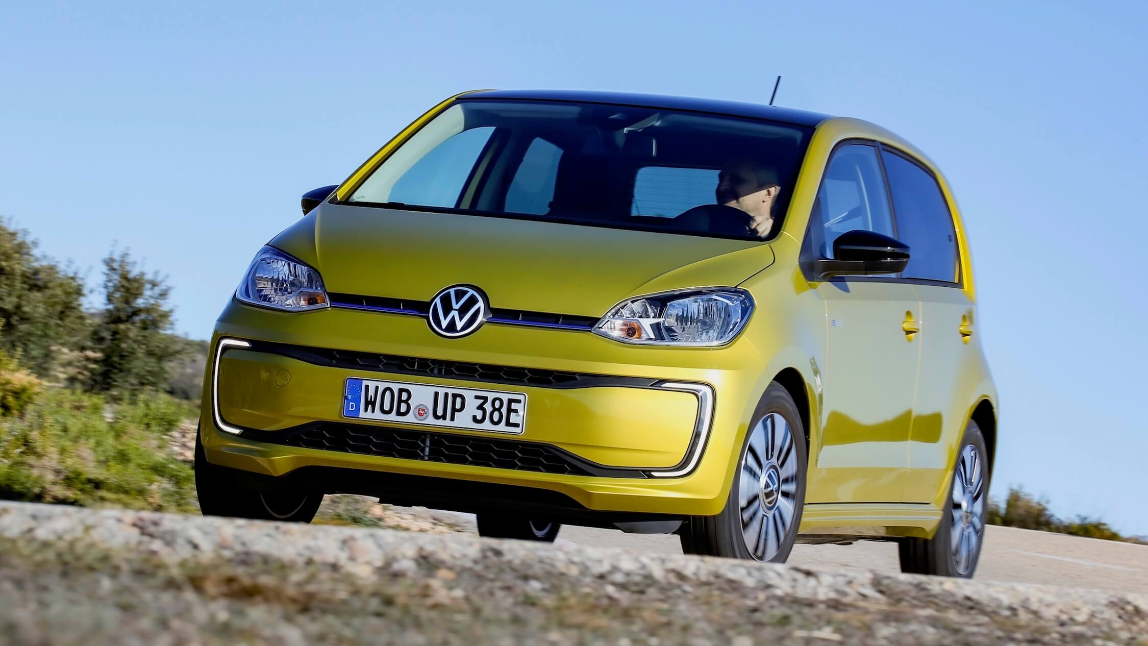 Volkswagen e-Up geel