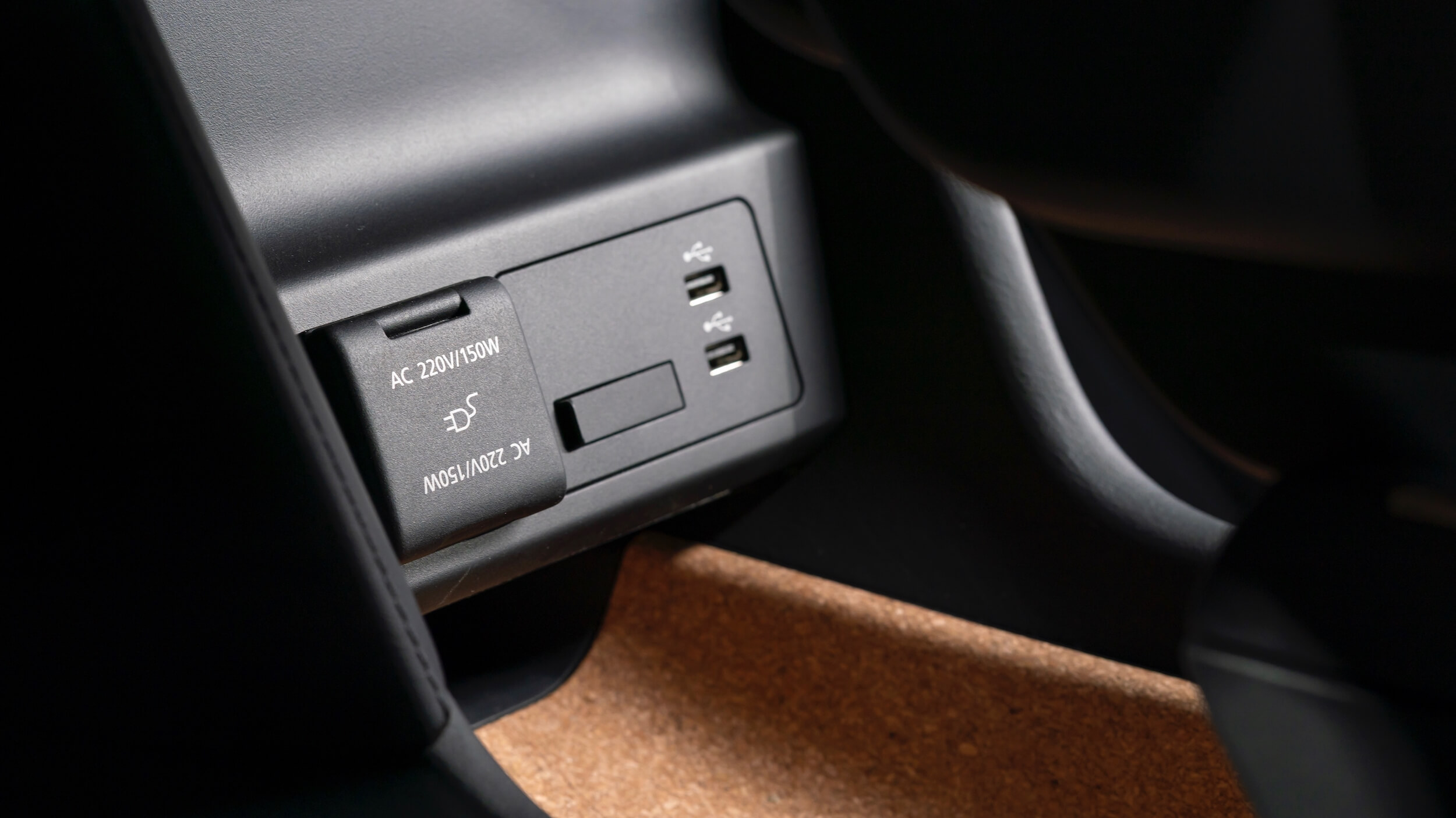 Mazda MX 30 220V en USB