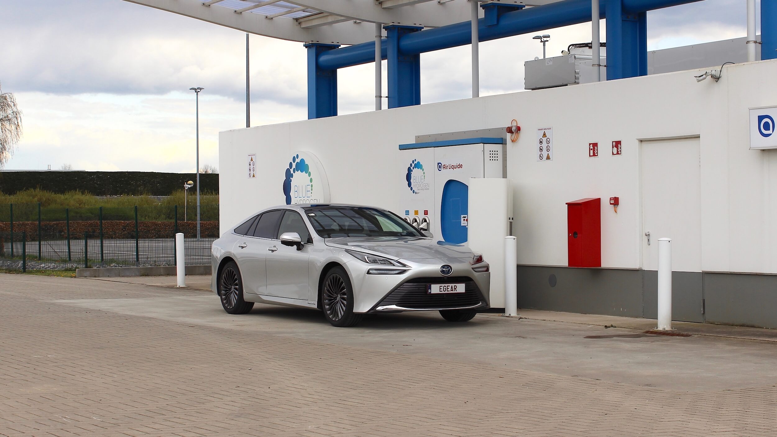 Toyota Mirai aan tankstation