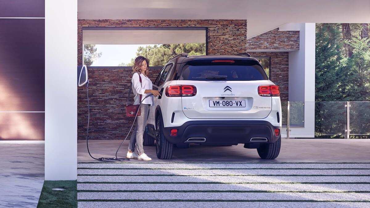 Citroen C5 Aircross plug-in hybride aan laadpaal