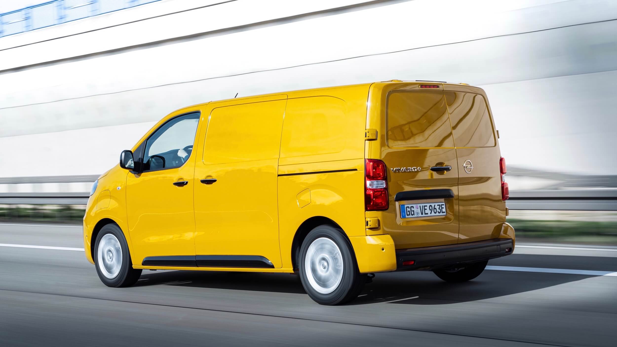 Opel Vivaro e geel