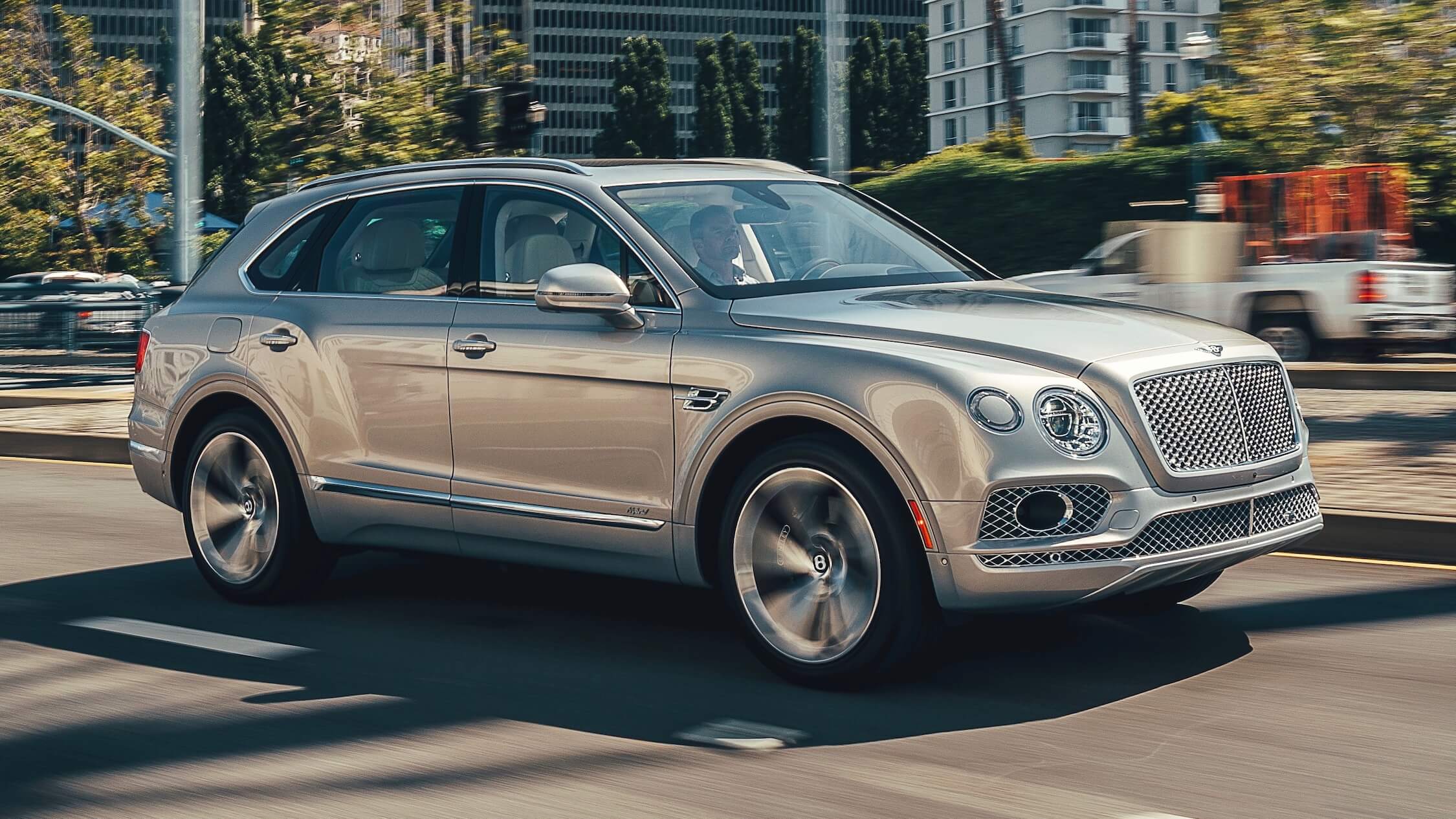 grijze Bentley Bentayga