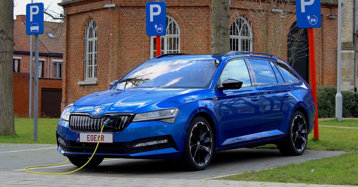 hybride Skoda Superb opladen