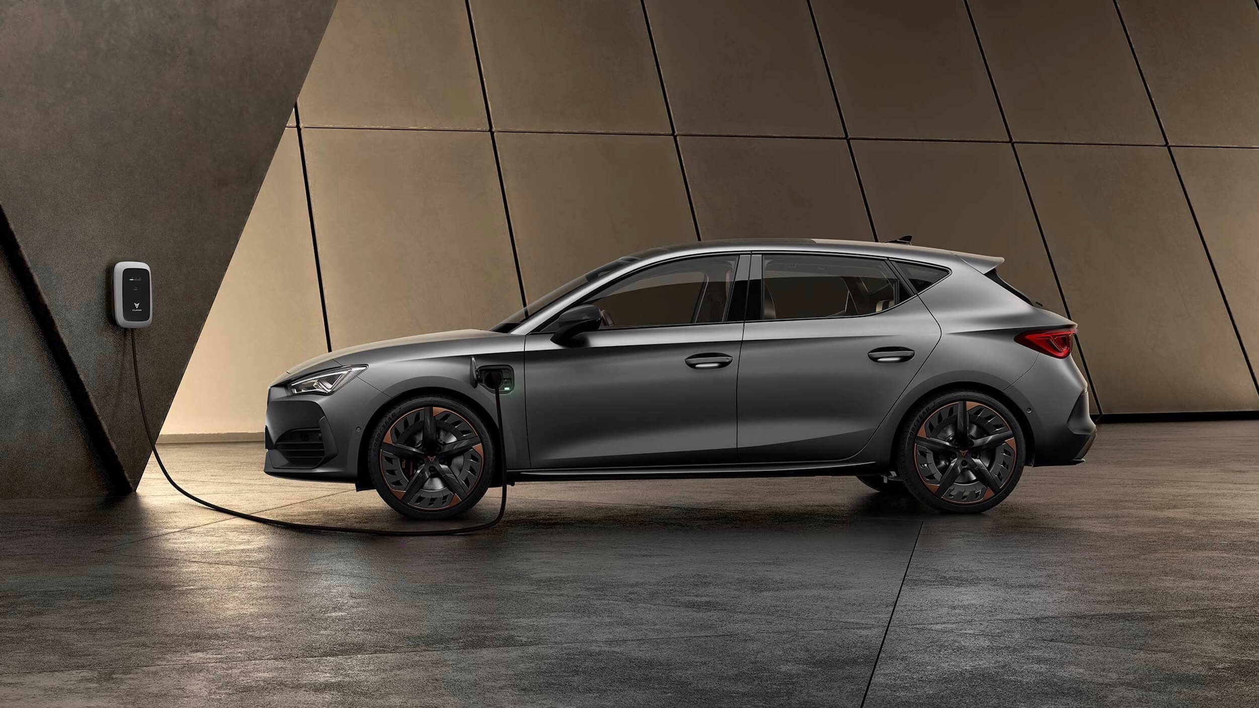 Cupra Leon PHEV profiel