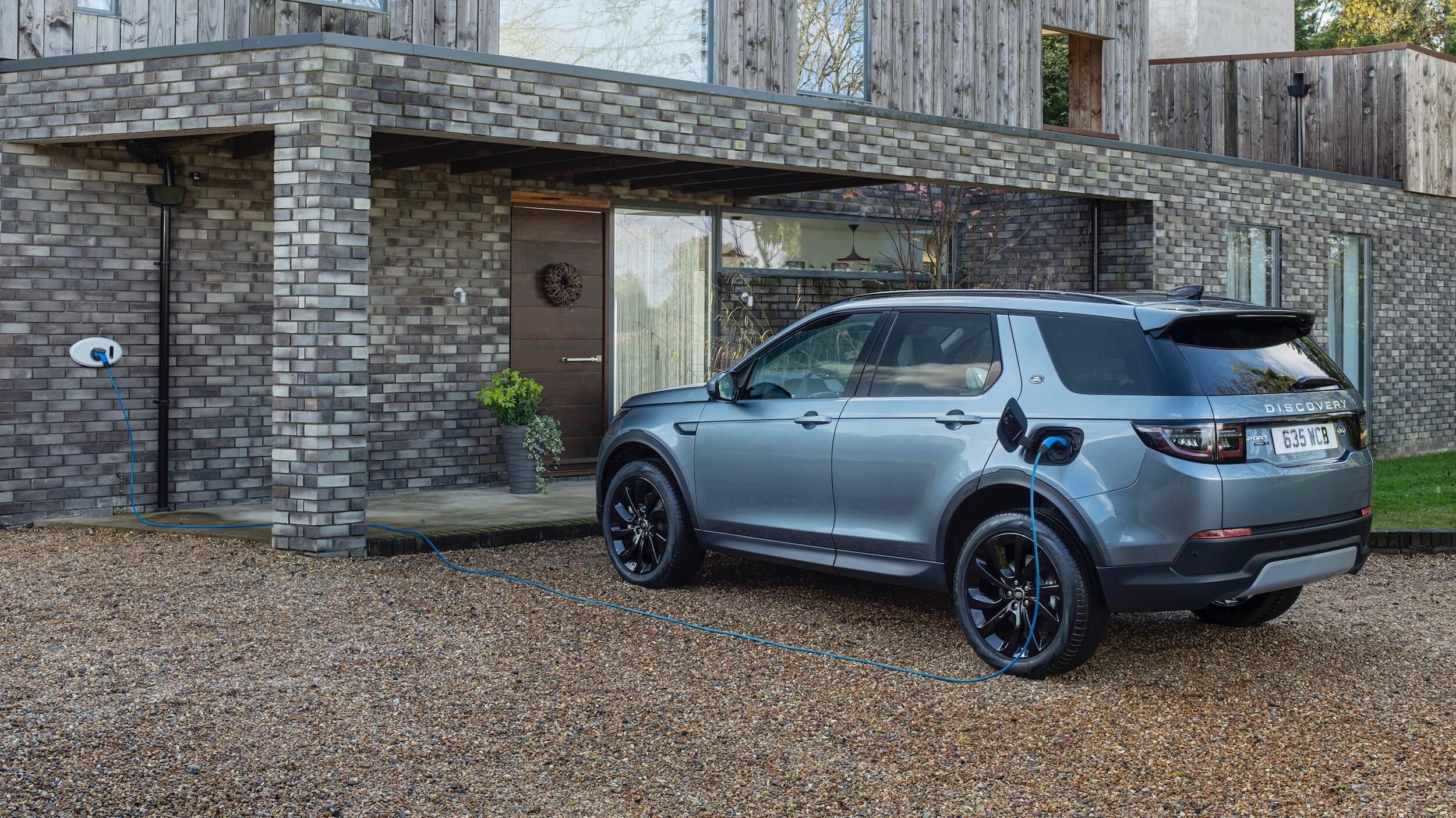 Hybride Land Rover Discovery opladen