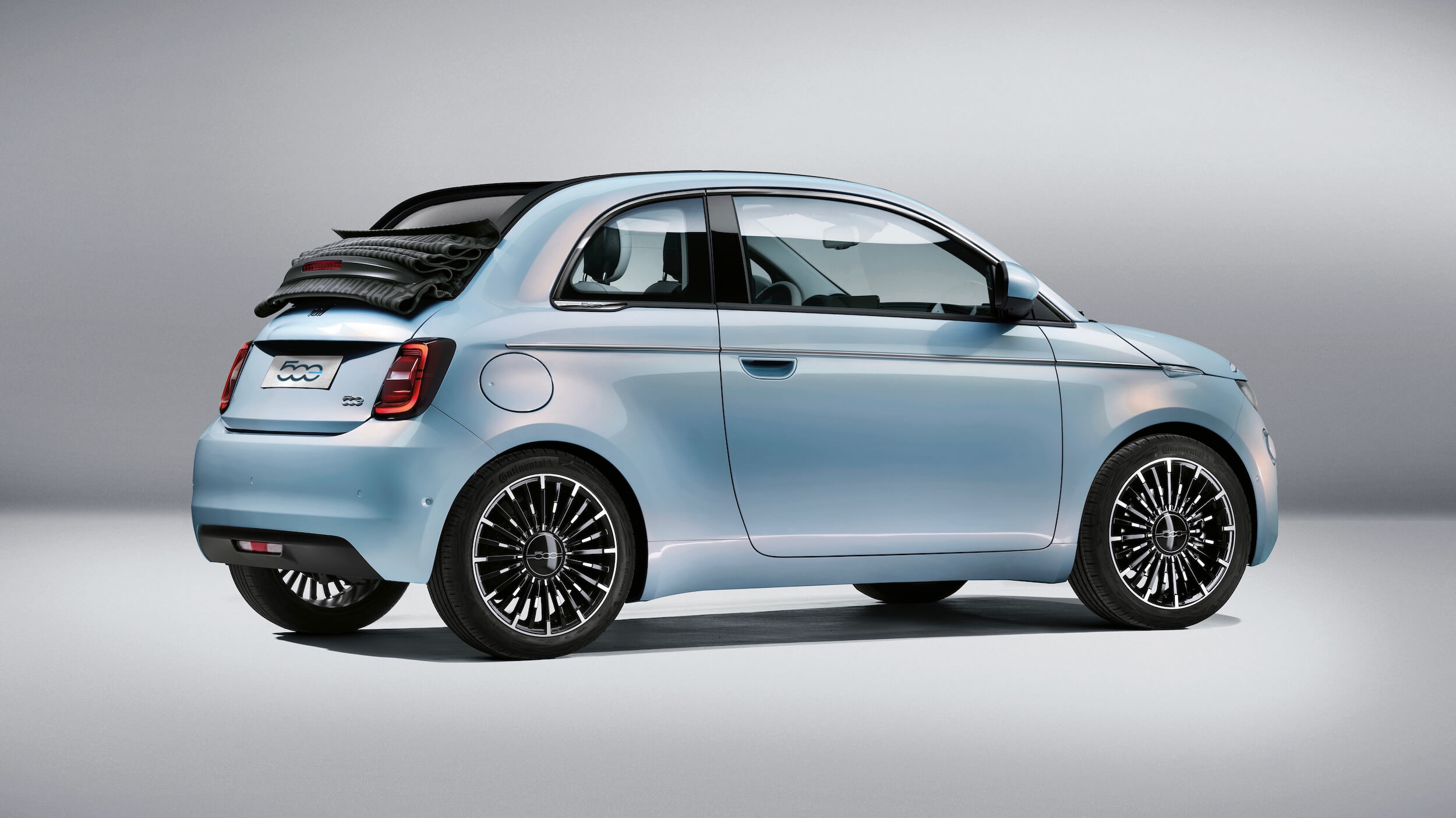 elektrische Fiat 500e cabrio blauw 2021