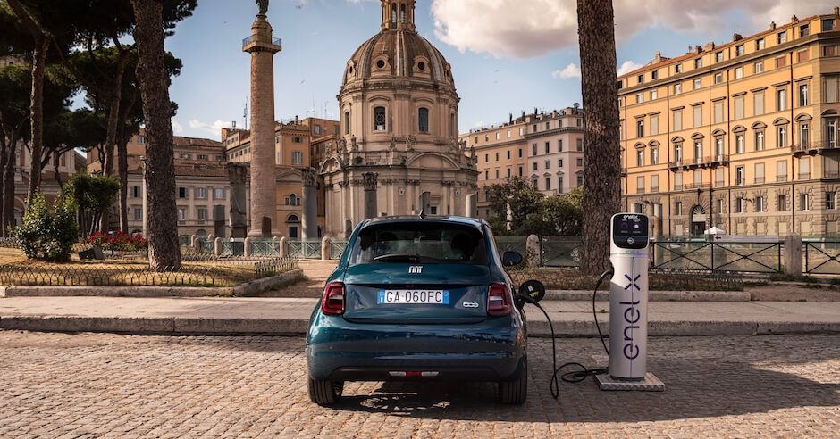 Fiat 500e opladen aan laadpaal