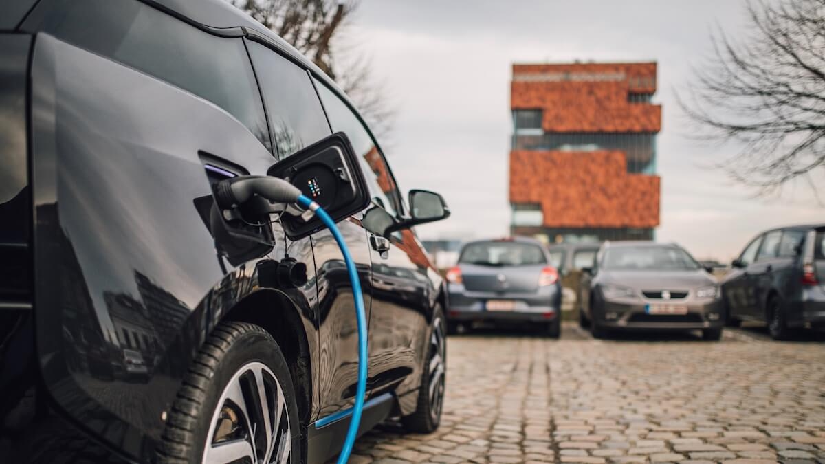 elektrische auto opladen aan MAS