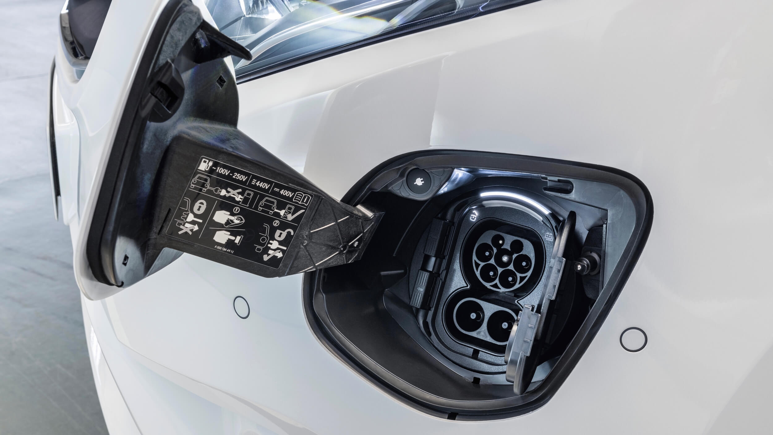 Mercedes eVito Tourer 90 kWh opladen