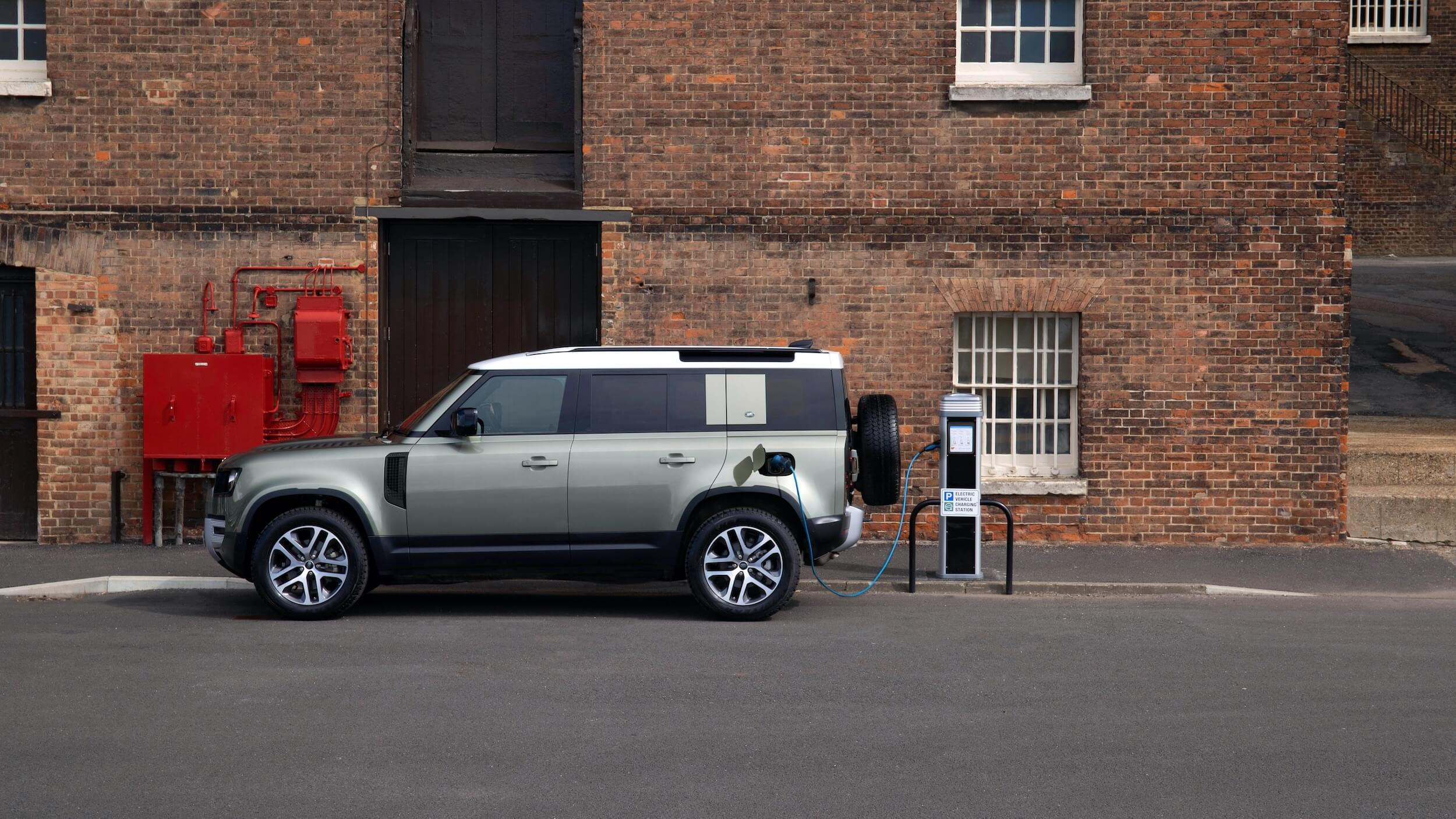 Land Rover Defender 110 P400e