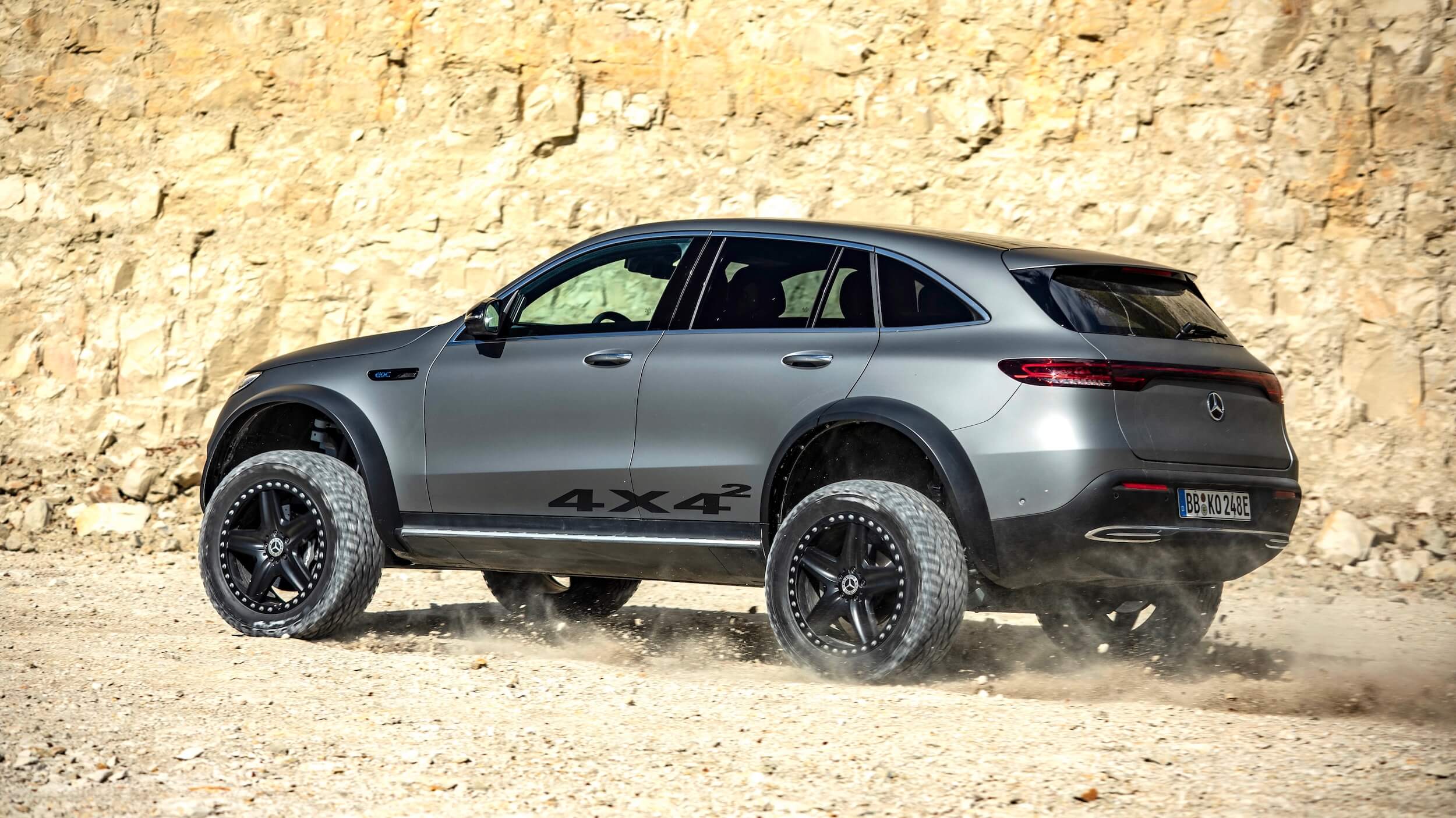 Mercedes EQC 4x4 offroad