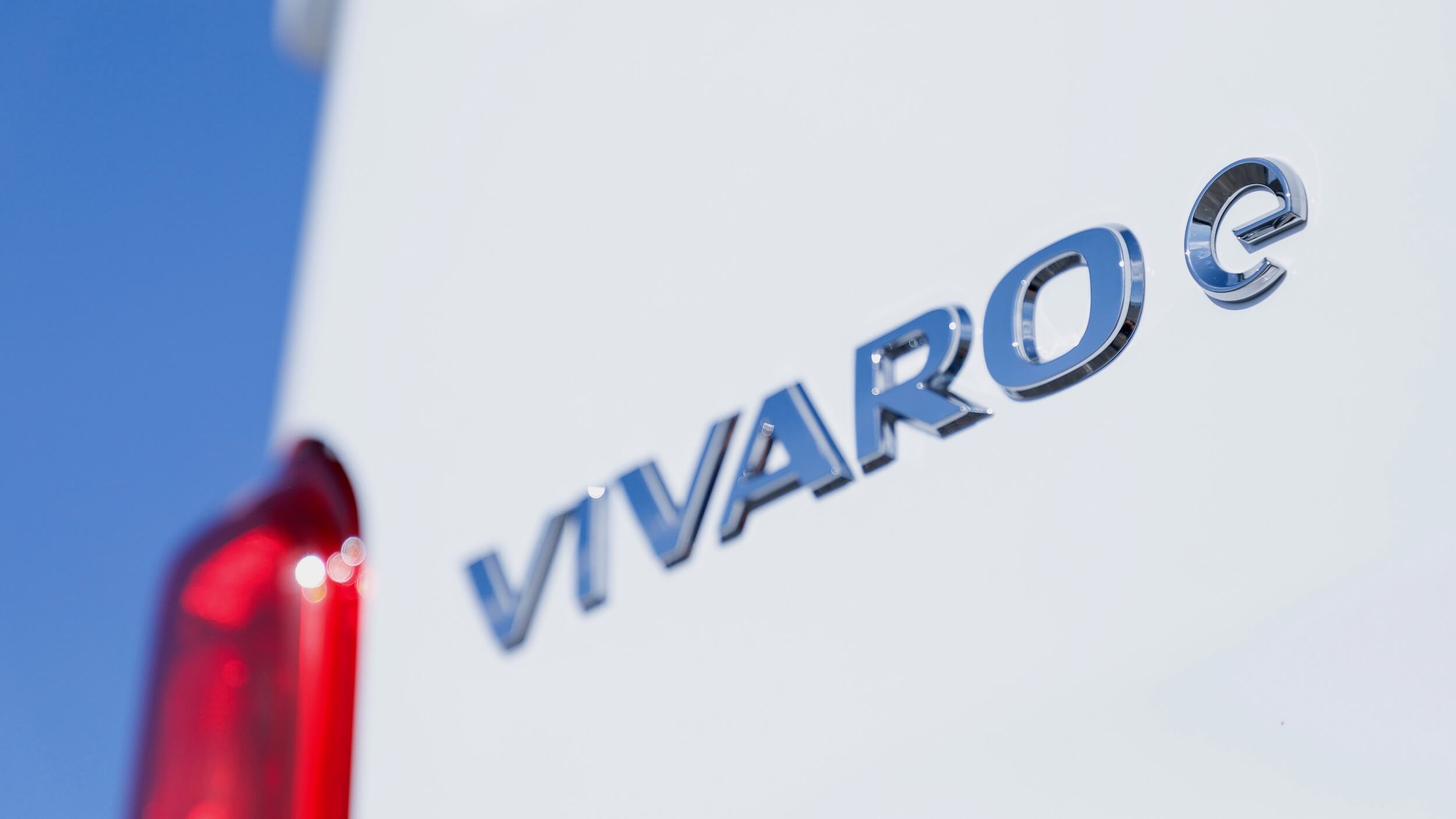 Opel Vivaro e Combi badge