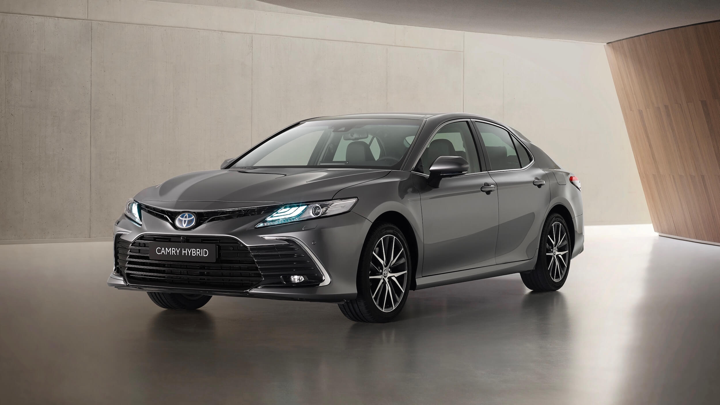 Toyota Camry Hybrid 2021