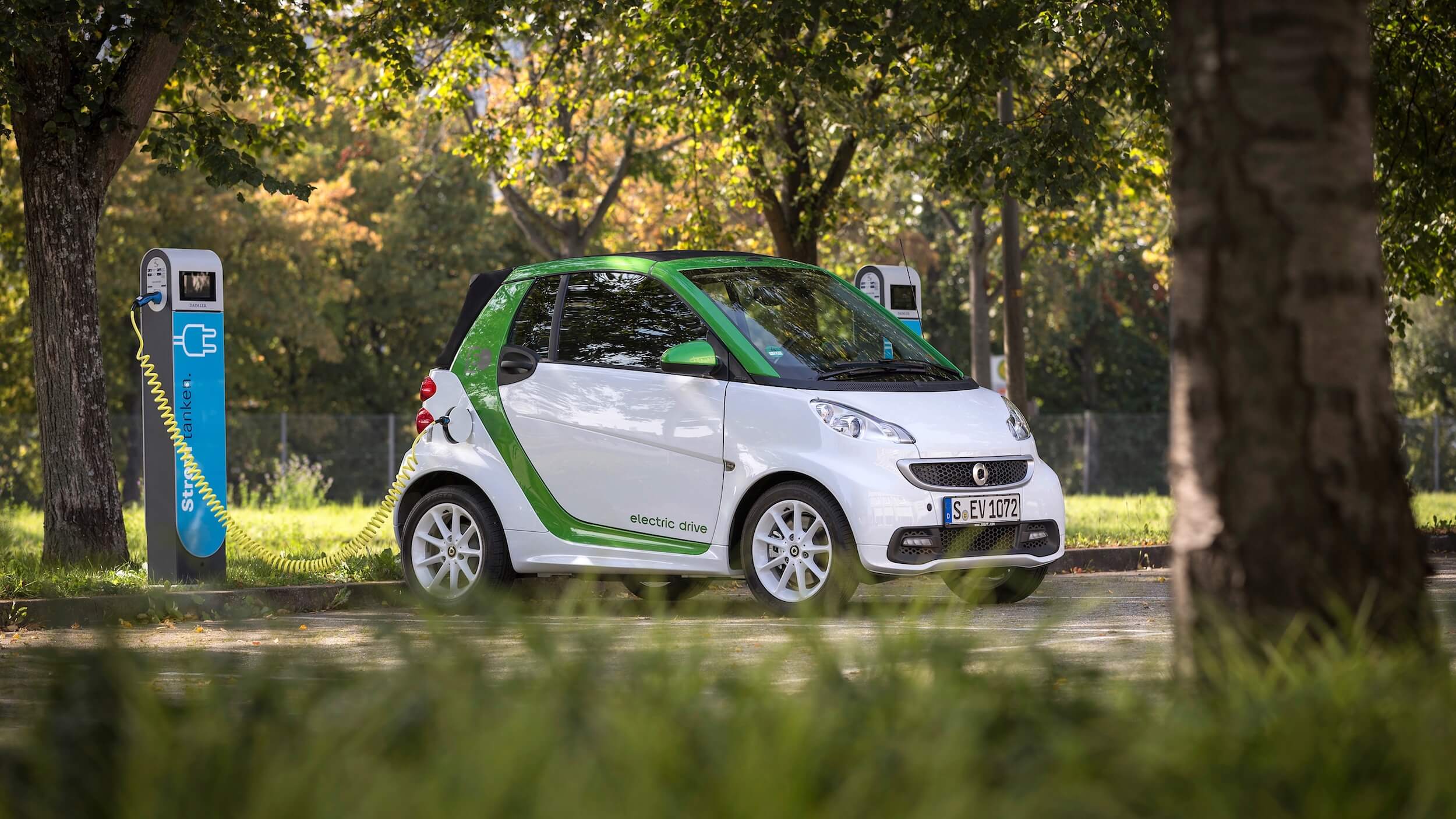 Электромобиль купить в новгороде. Smart Electric Drive Fortwo 2022. Smart Fortwo Electric Drive. Smart Fortwo 2022. Электромобиль е-Neva.