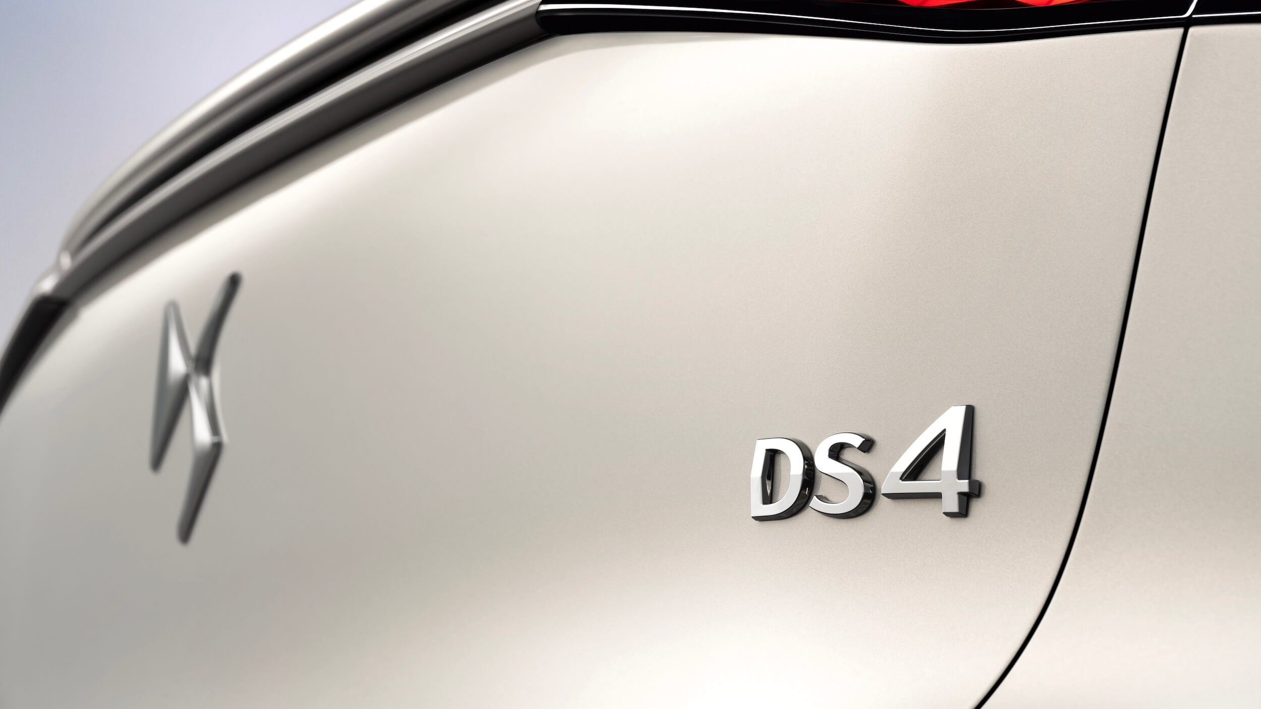 DS4 E Tense DS4 badge