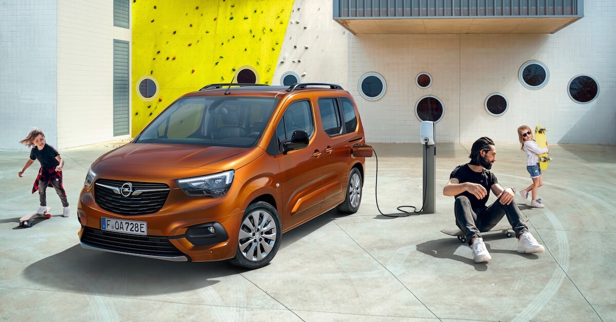 Opel Combo e Life opladen aan laadpunt