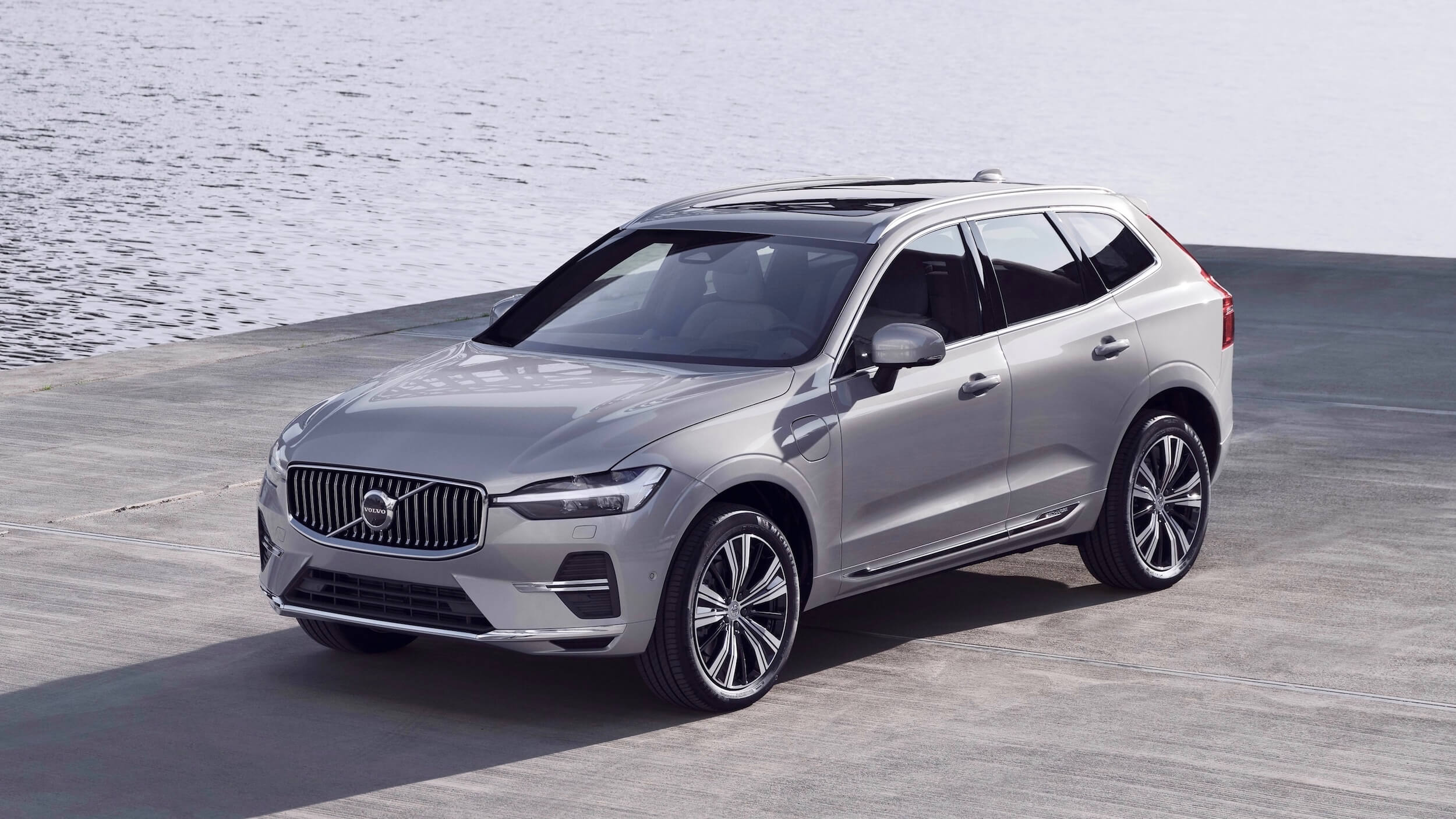 Volvo XC60 plug in hybride facelift grijs