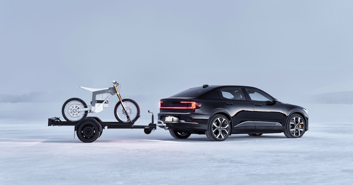 elektrische wagen met trekhaak en aanhangwagen