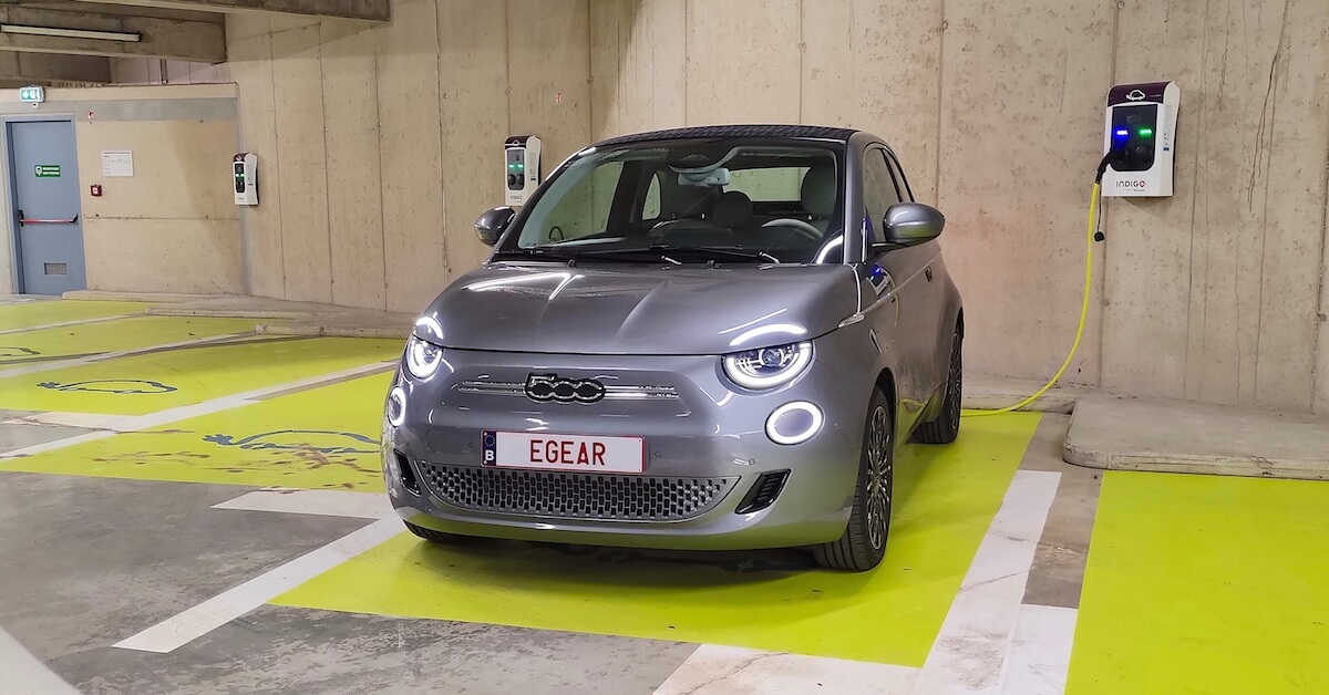 Fiat 500e Cabrio met EGEAR nummerplaat