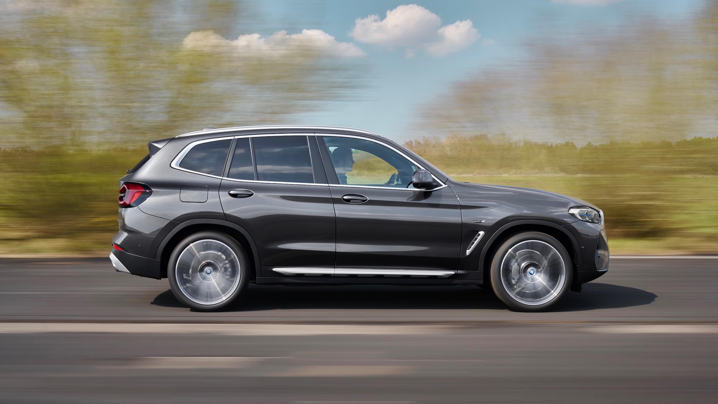 BMW X3 xDrive30e facelift profile