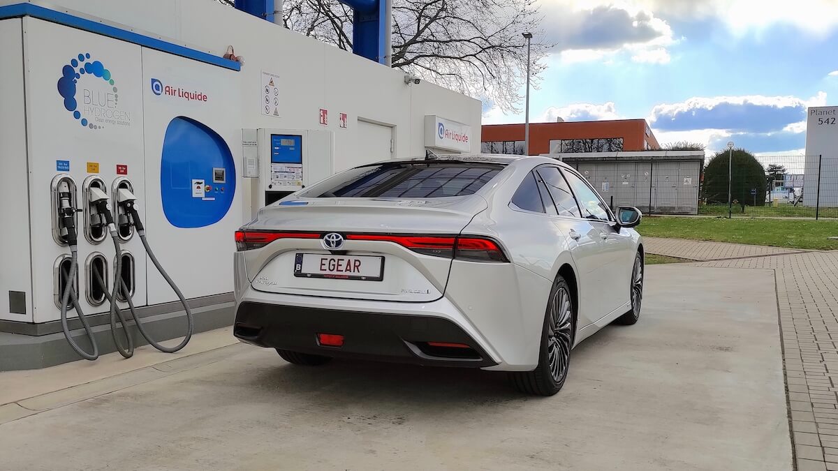 Toyota Mirai aan hydrogen station