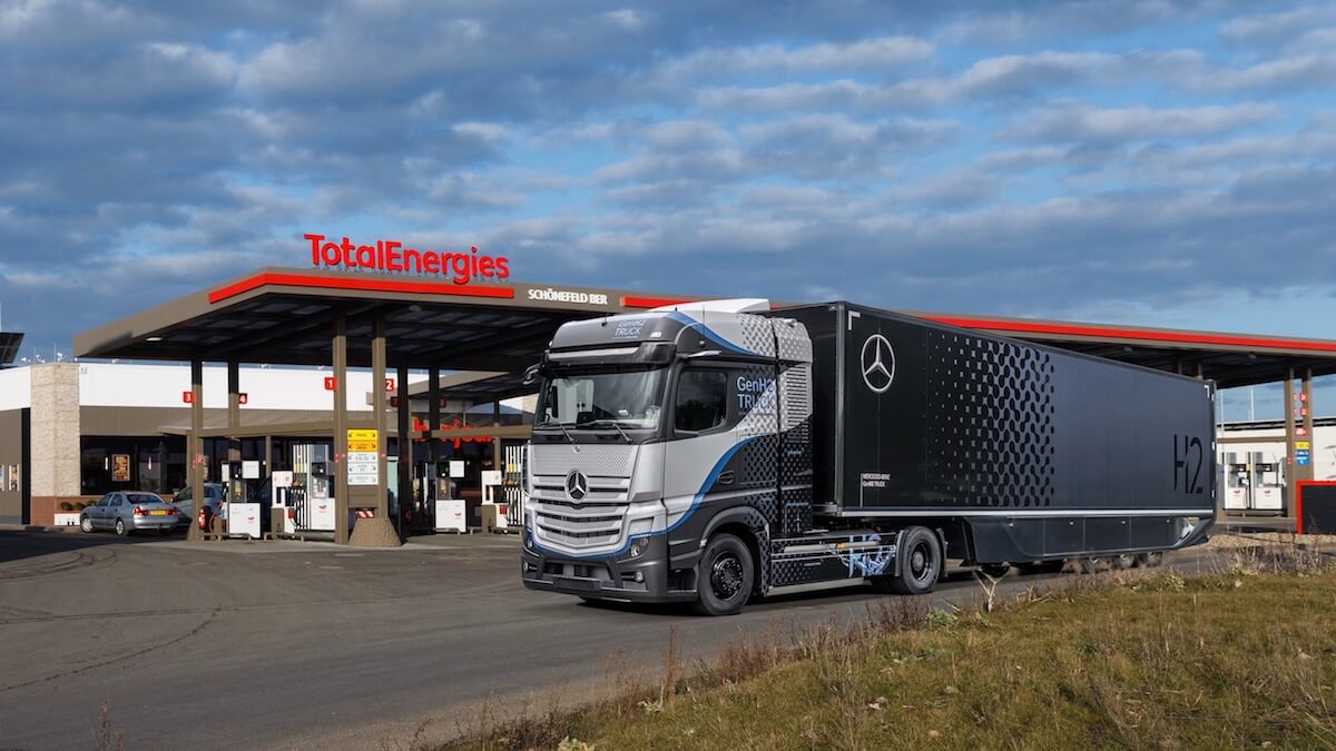 Daimler vrachtwagen op waterstof bij Total station