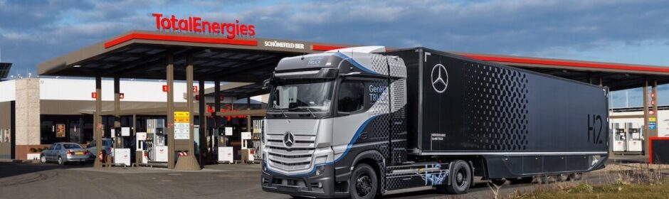 Mercedes hydrogen truck at Total station