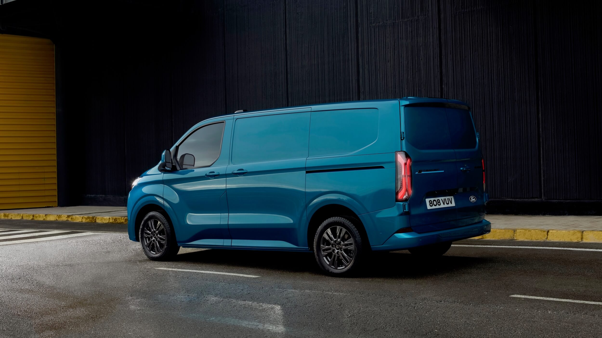 Ford e-Transit Custom 2