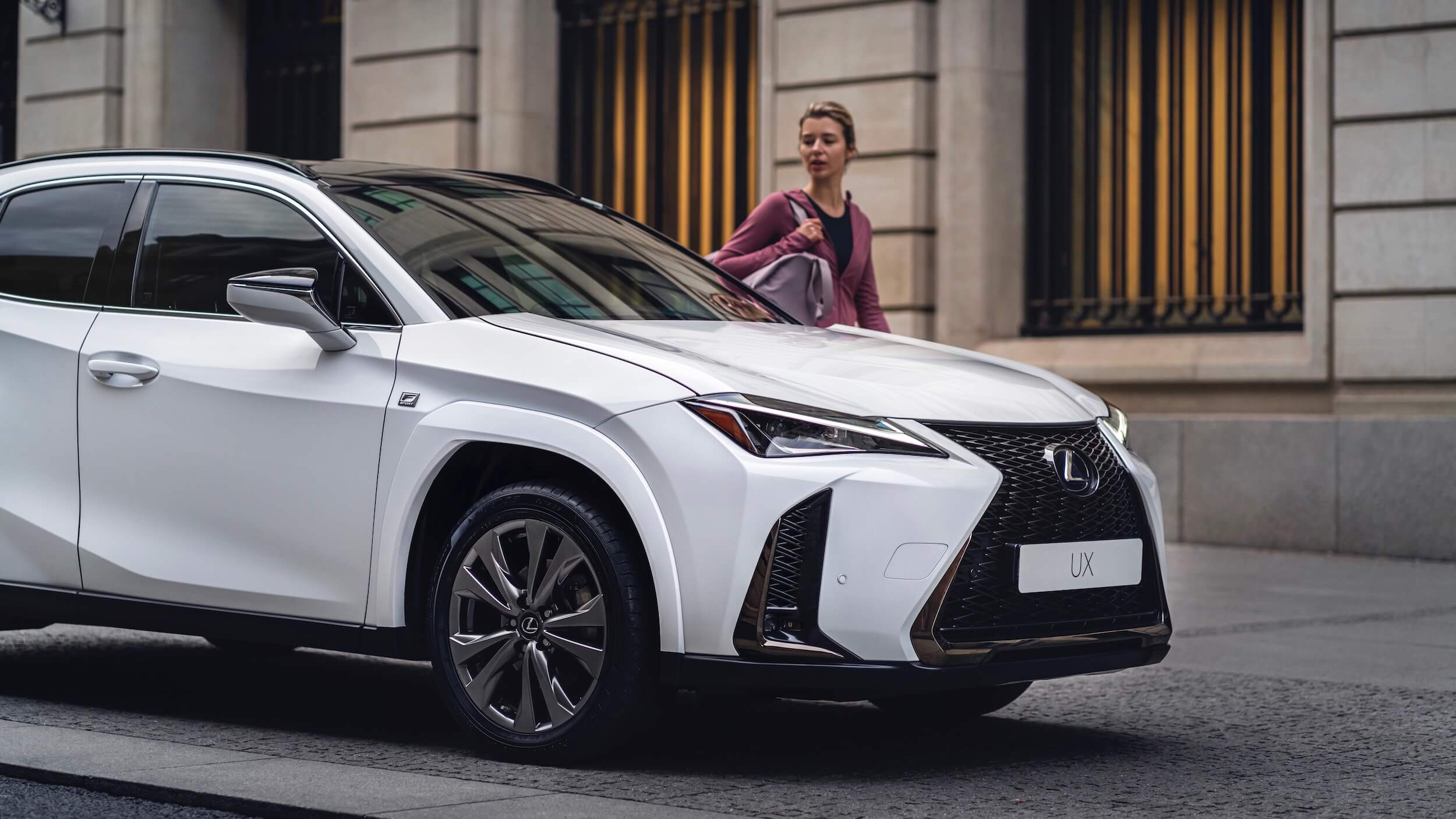 Lexus UX 250h 2023 4