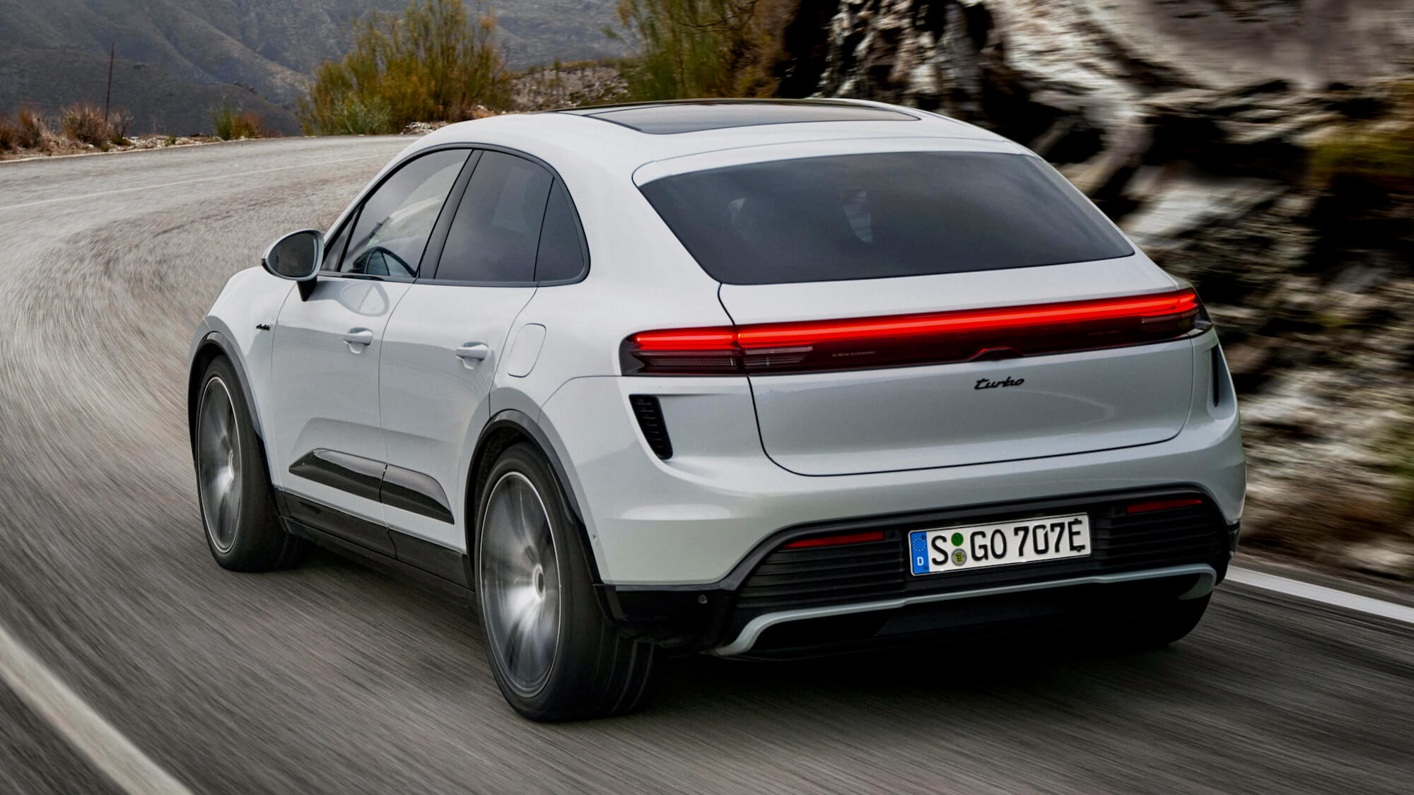 Elektrische Porsche Macan achterkant