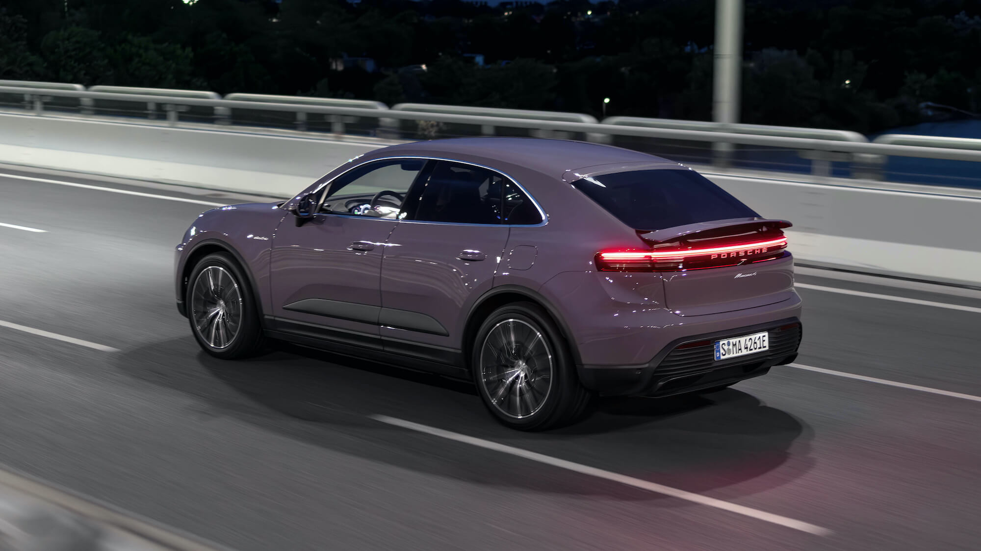 Elektrische Porsche Macan nacht