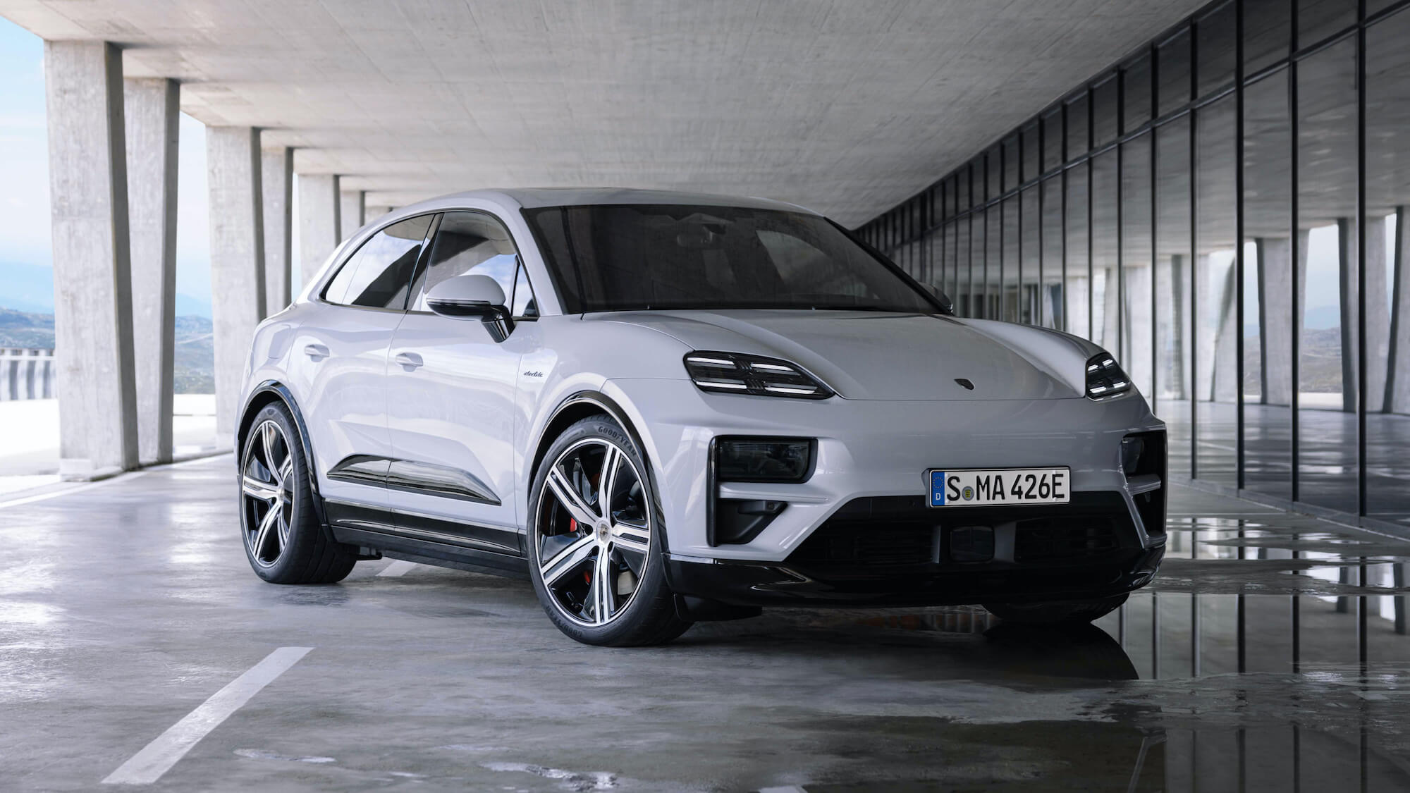 Elektrische Porsche Macan wit