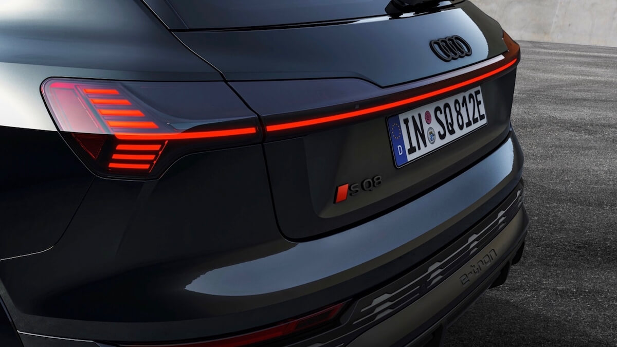 Audi Q8 e tron badge op achterklep