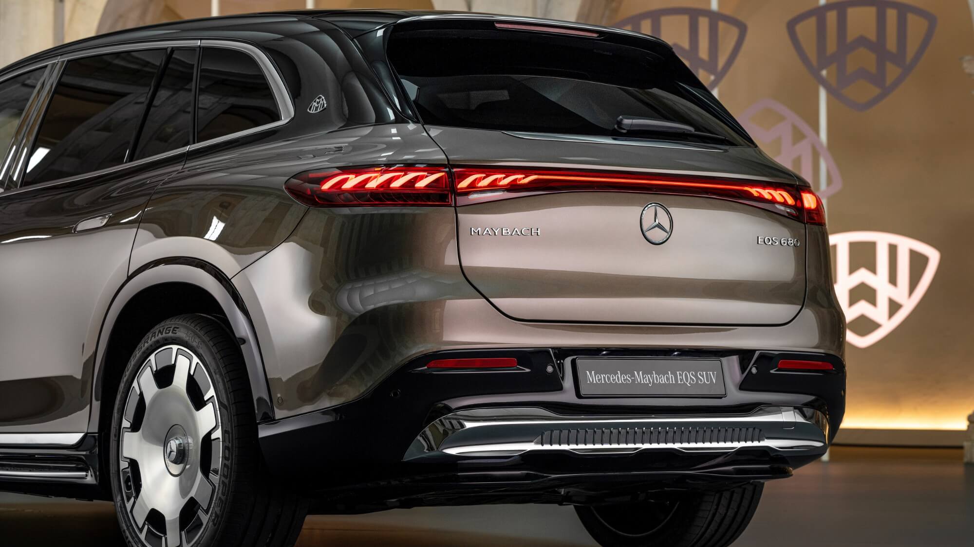 mercedes maybach eqs 680 suv 3