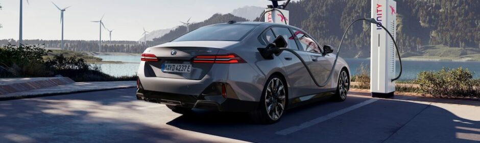 BMW i5 aan Ionity laadpaal