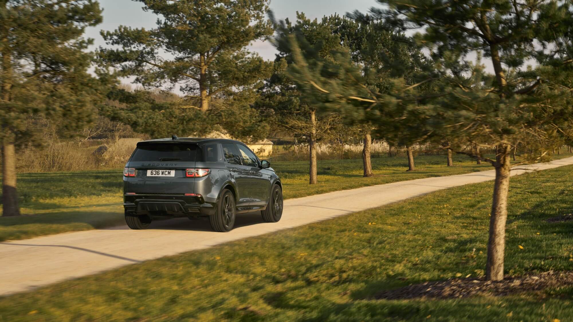 land rover discovery sport phev 2