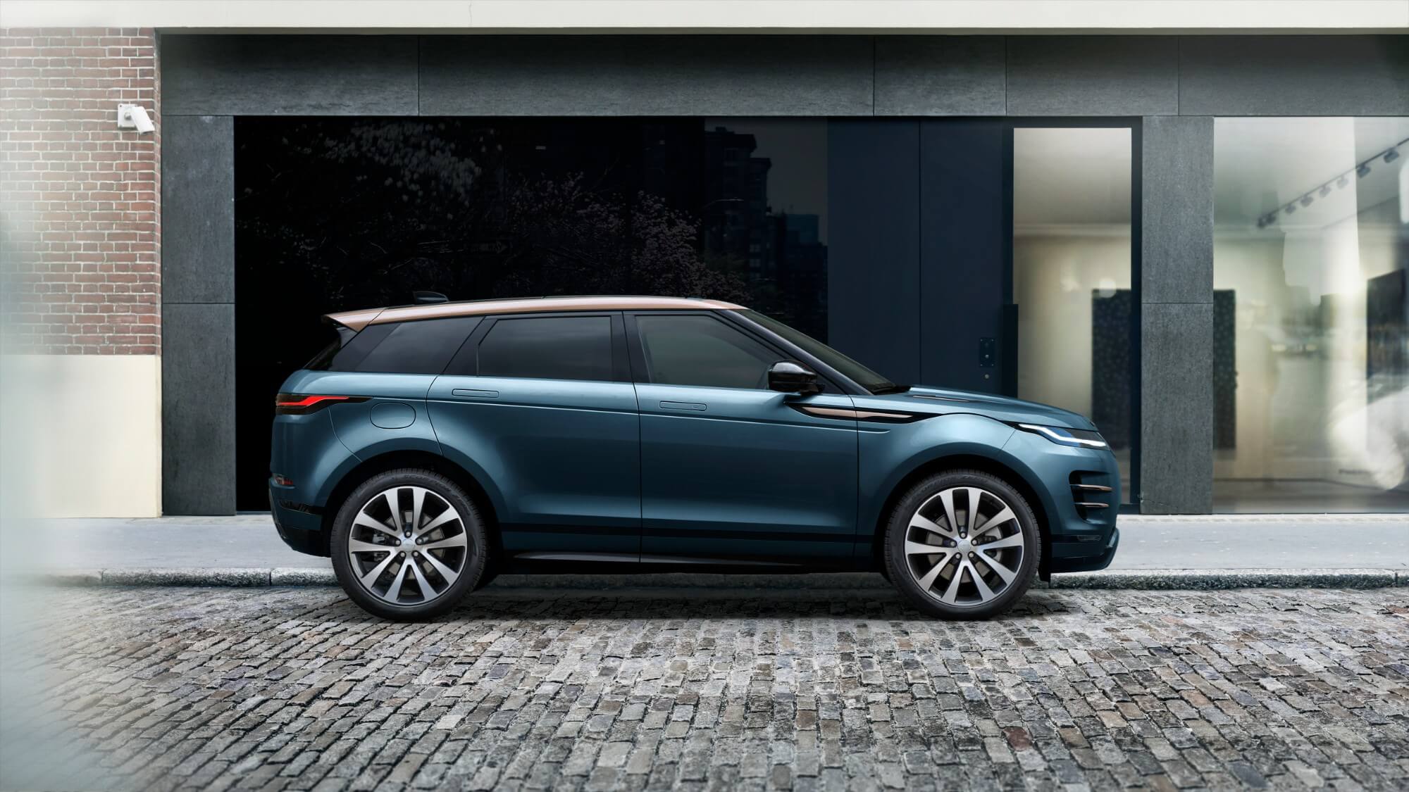 land rover evoque p300e 5