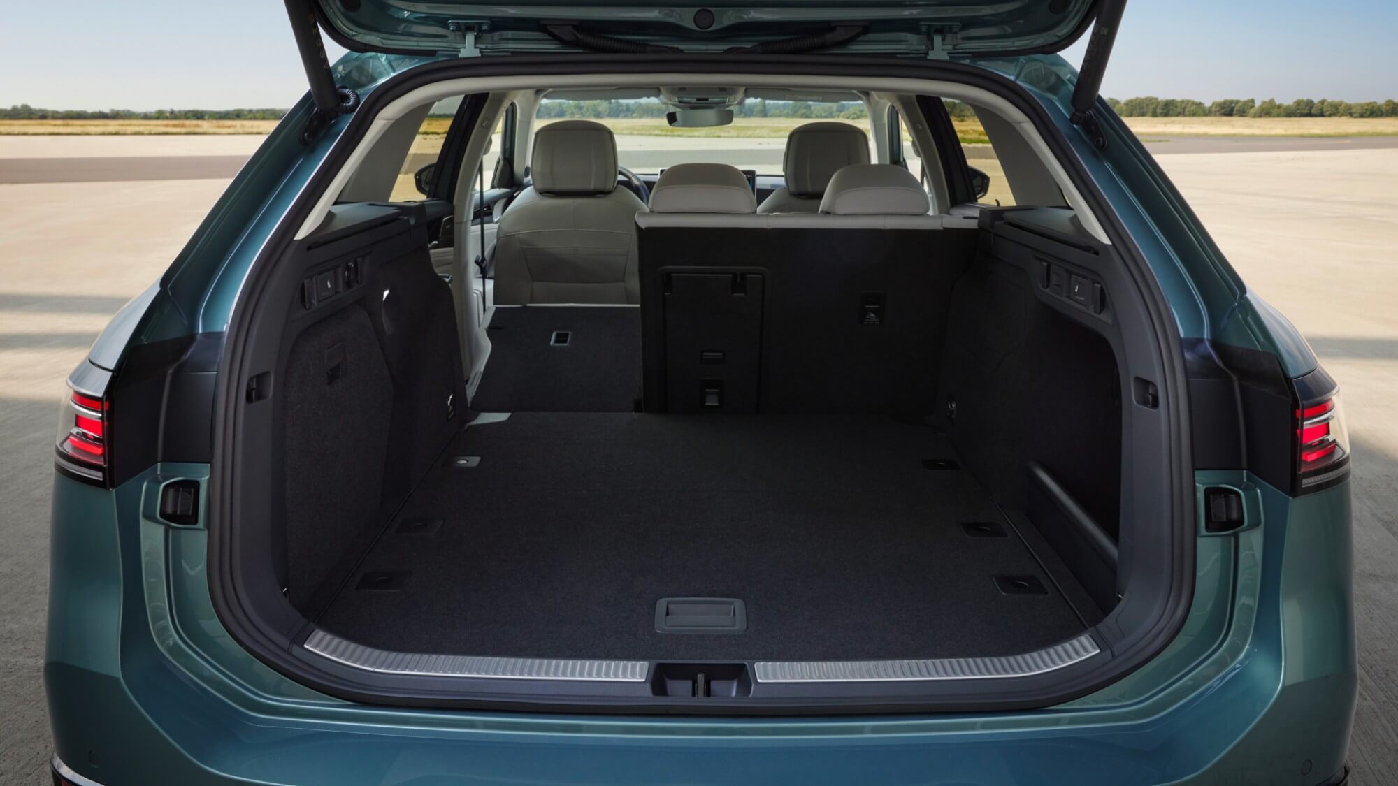 2024 Volkswagen Passat PHEV koffer achterbank in twee delen
