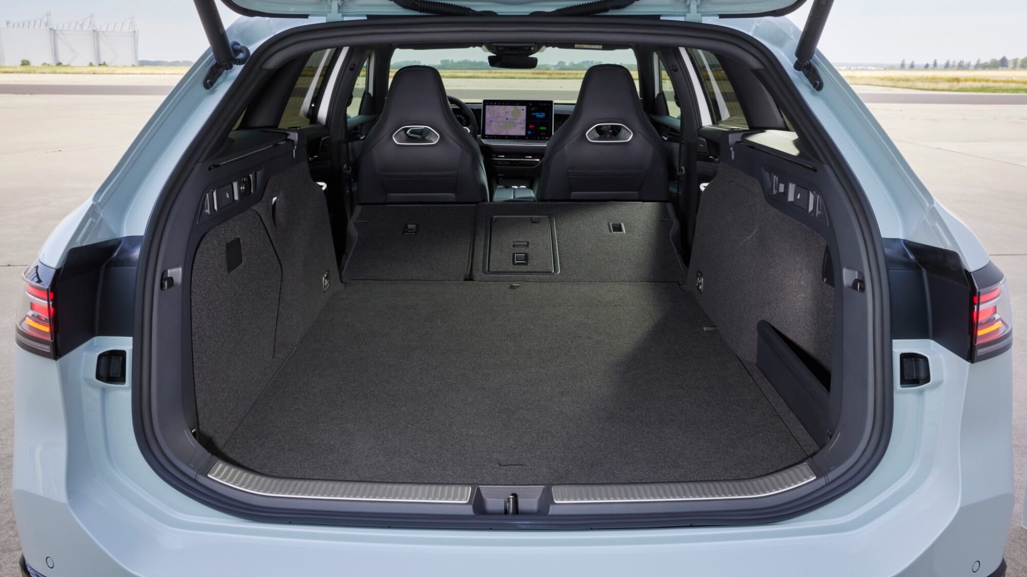 2024 Volkswagen Passat PHEV koffer met achterbank neergeklapt